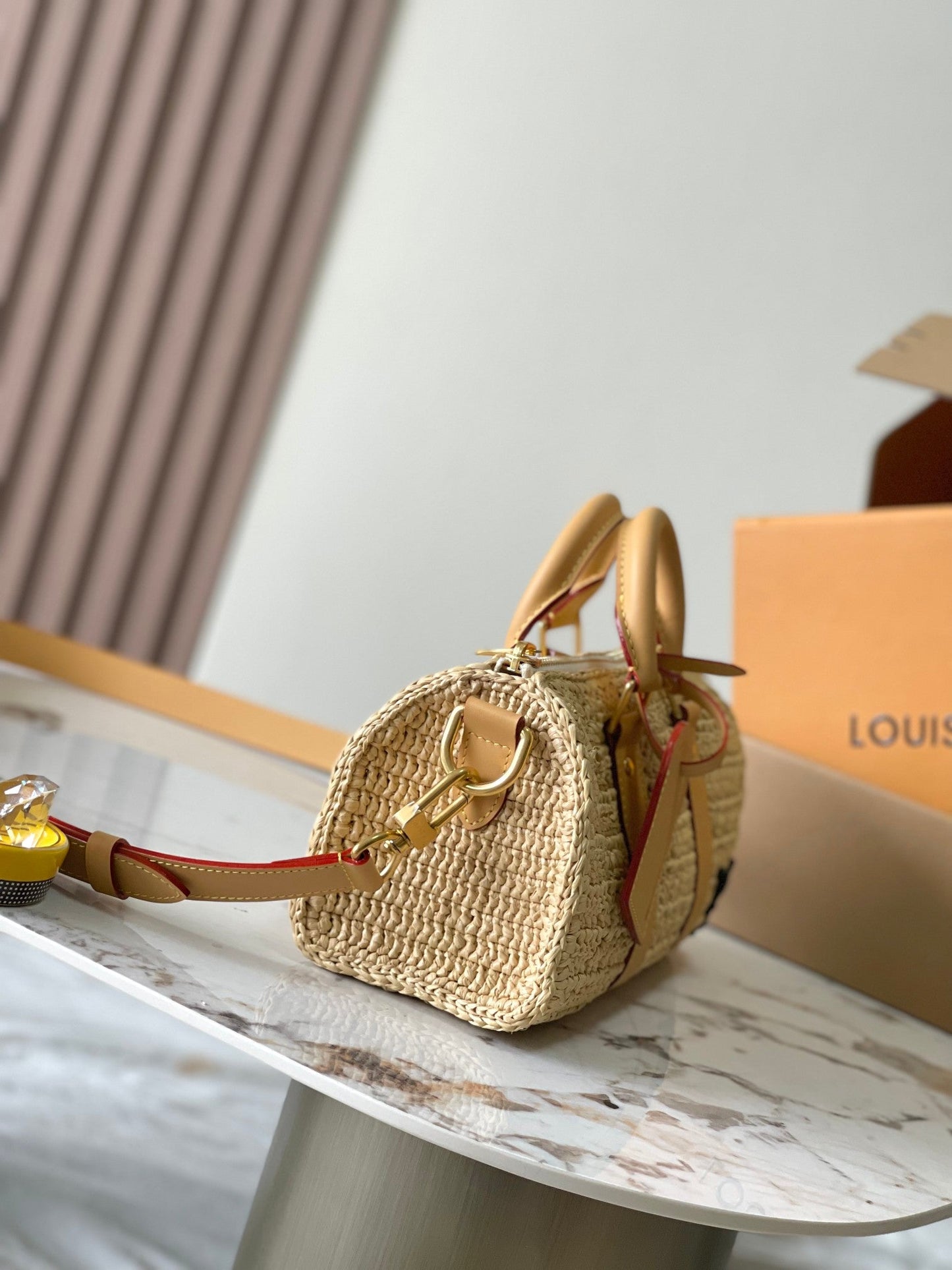 KEEPALL BANDOULI¨¨RE 25 EN RAFIA DE GANCHILLO BEIGE Y RIBETE DE PIEL DE BECERRO