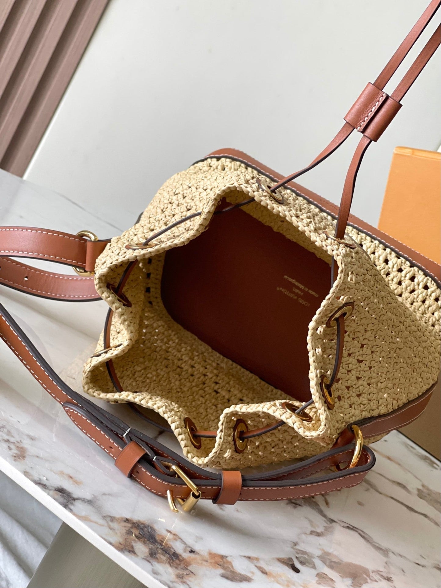 SAC À MAIN NO¨¦ 24 EN RAPHIA CROCHETÉ BEIGE ET BORDURE EN CUIR DE VEAU MARRON