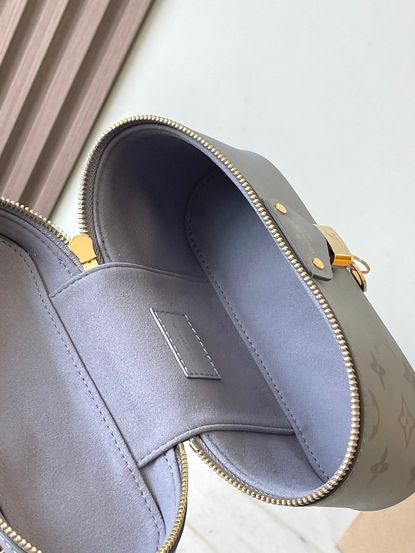 POCHETTE CHAÎNE VANITY 19 EN CUIR DE VEAU MONOGRAMME TRIANON BOUCLE OR