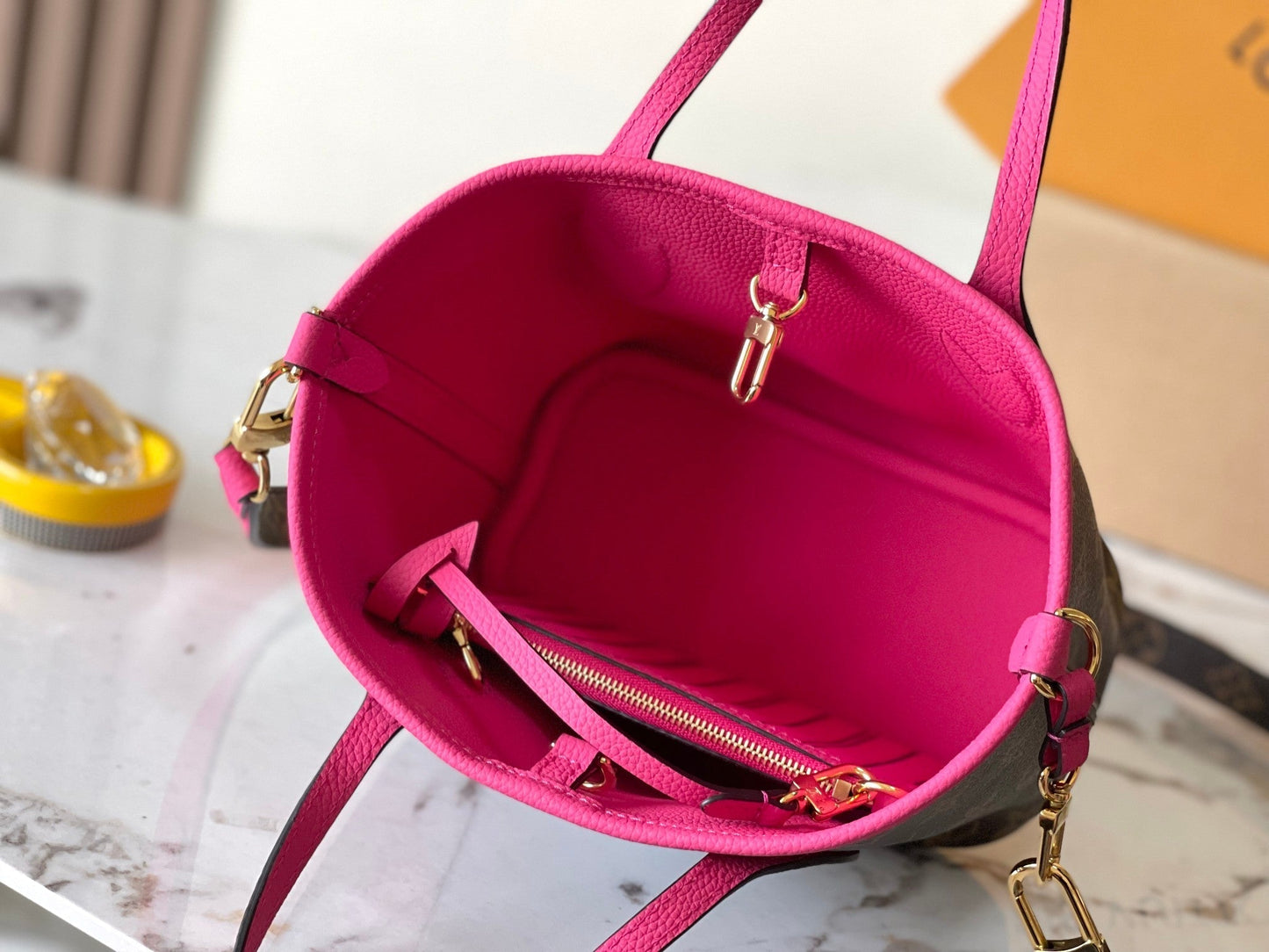 NEVERFULL BANDOULI¨¨RE INSIDE OUT BB 24 EN LONA MONOGRAMA MARRÓN Y PIEL DE BECERRO ROSA