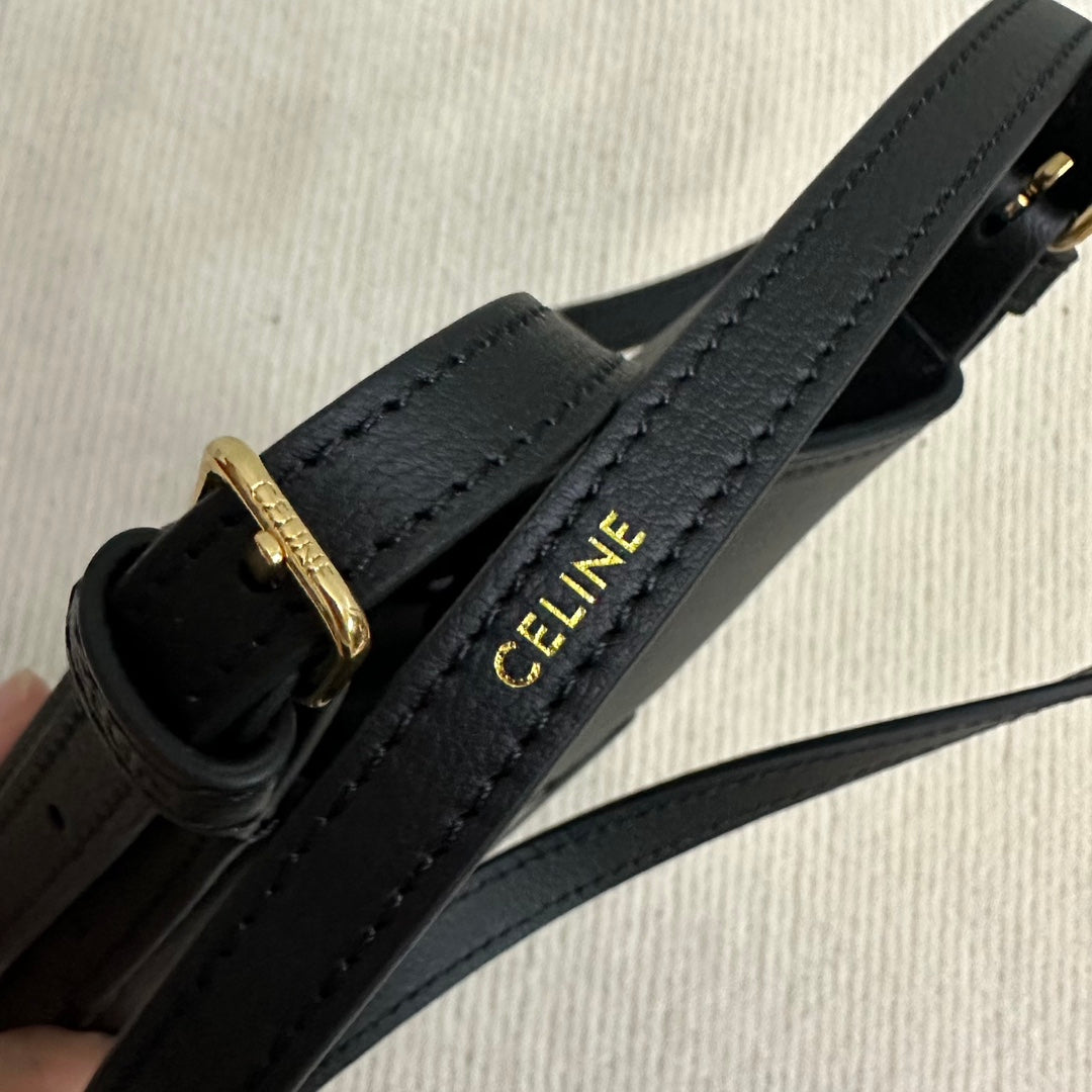 FUNDA PARA TELÉFONO HELOISE 19 EN PIEL DE BECERRO FLEXIBLE NEGRA