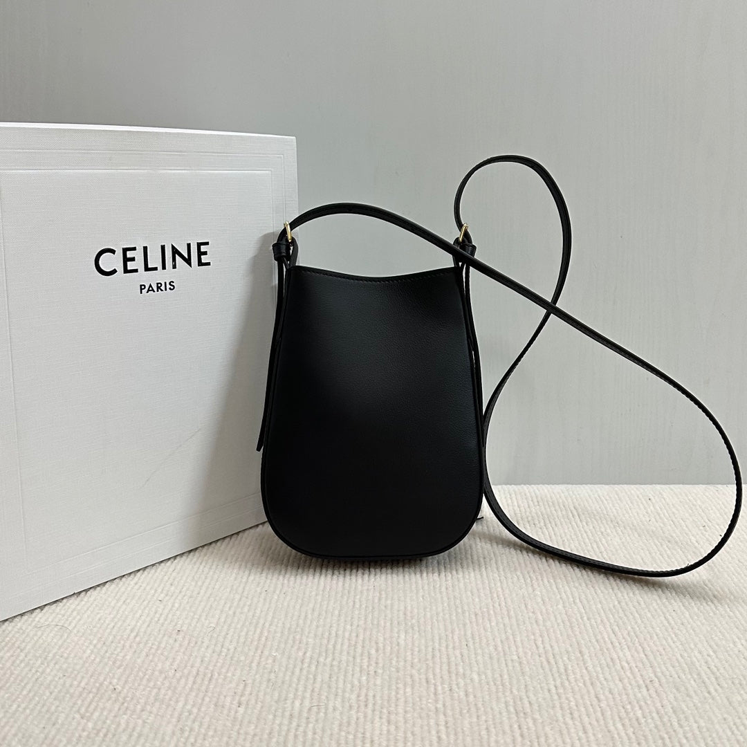 FUNDA PARA TELÉFONO HELOISE 19 EN PIEL DE BECERRO FLEXIBLE NEGRA