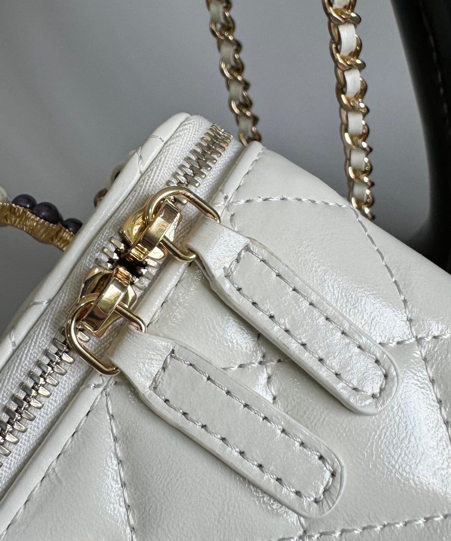 Neceser CC Pearl de 17 cm, piel de cordero blanca, herrajes dorados