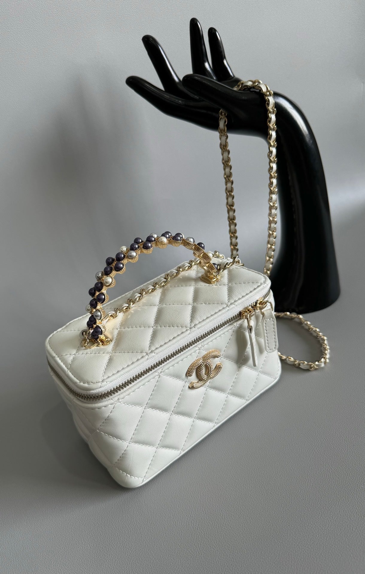 Neceser CC Pearl de 17 cm, piel de cordero blanca, herrajes dorados