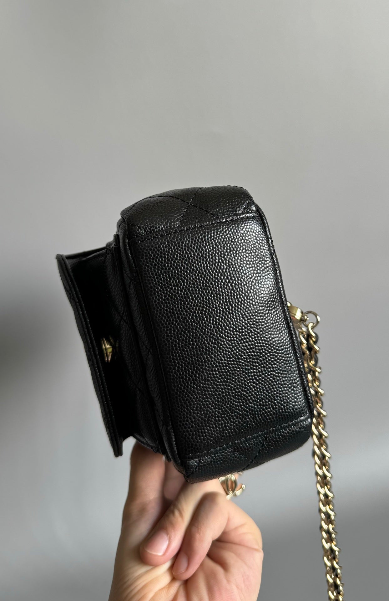 MOCHILA CC MINI 18 NEGRO CAVIAR HARDWARE DORADO CLARO