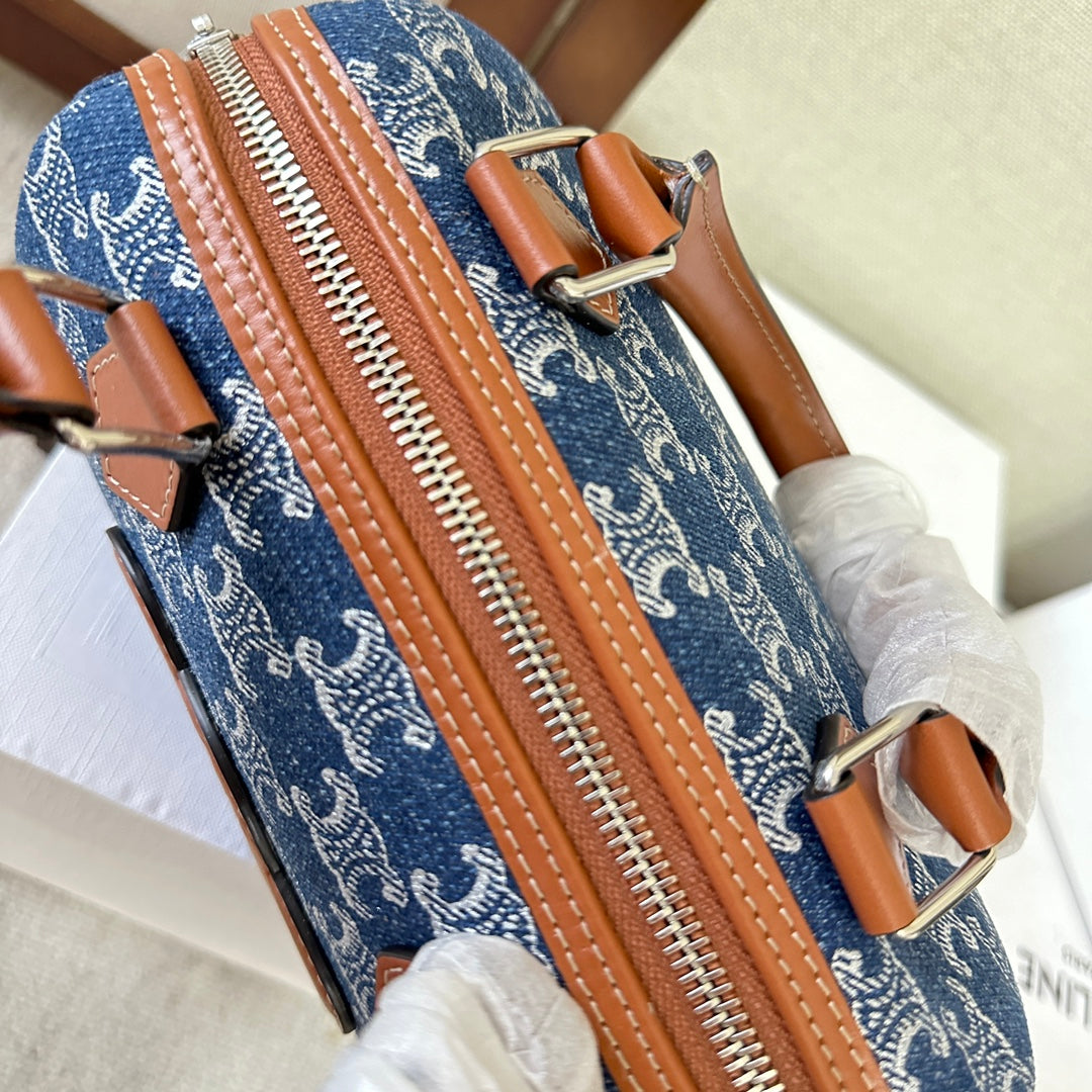 PETIT BOSTON 19 EN DENIM TRIOMPHE BLEU ESPACE ET GARNITURES EN CUIR DE VEAU MARRON