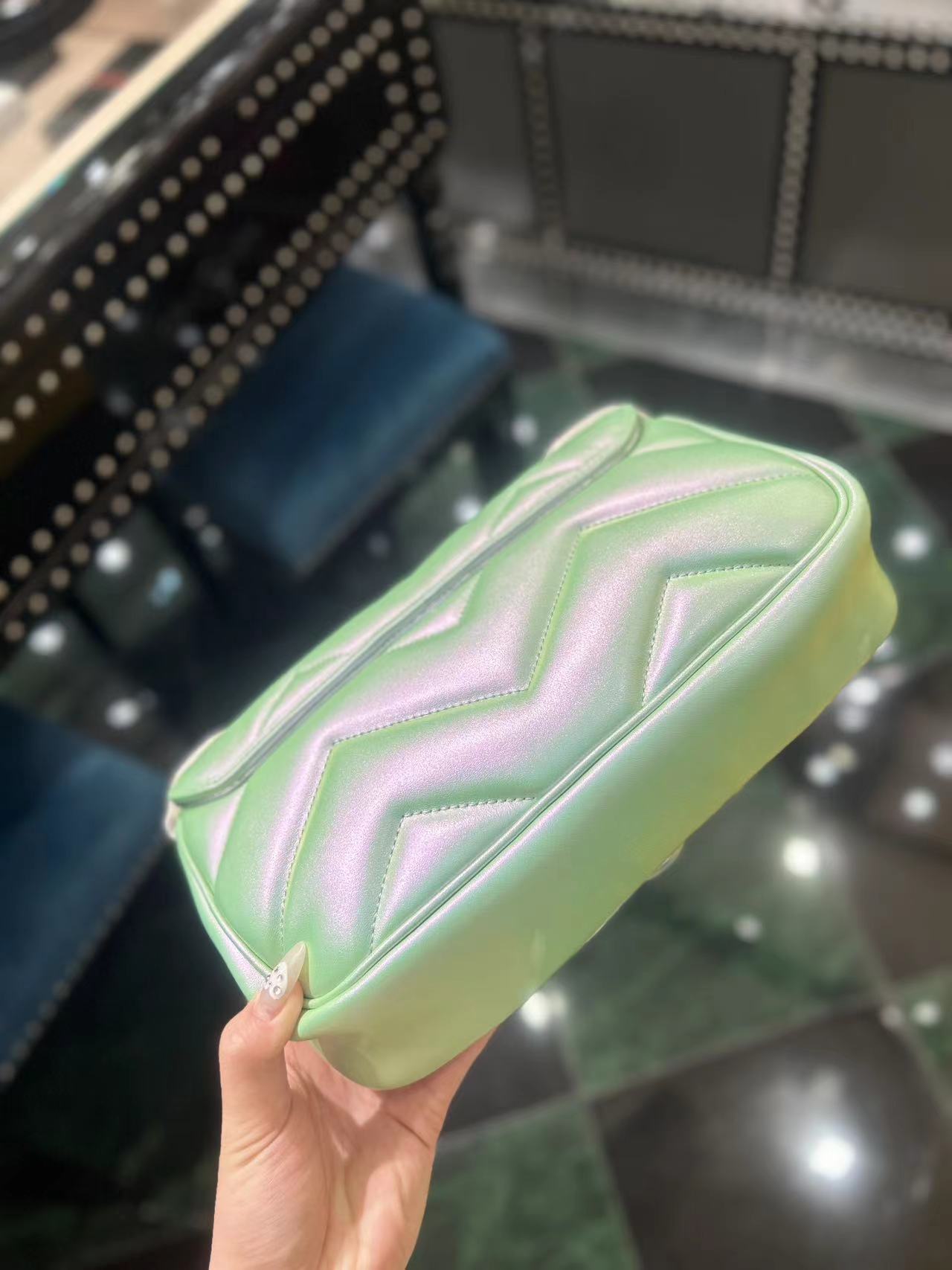 SAC À BANDOULIÈRE MOYEN GG MARMONT 26 EN CUIR DE VEAU VERT IRISÉ