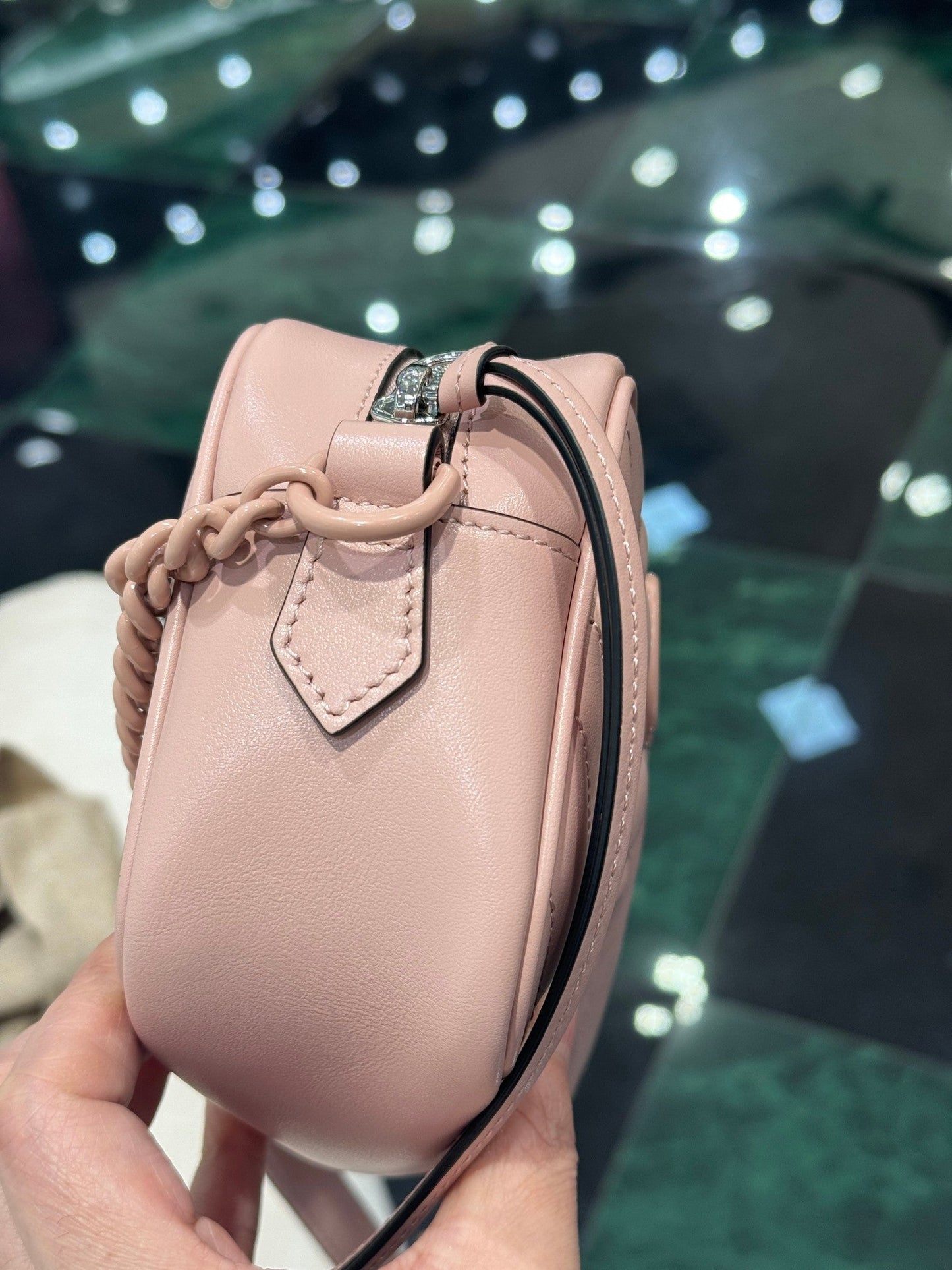SAC À BANDOULIÈRE GG MINI 18 MARMONT MATELASSÉ EN CUIR DE VEAU ROSE CLAIR