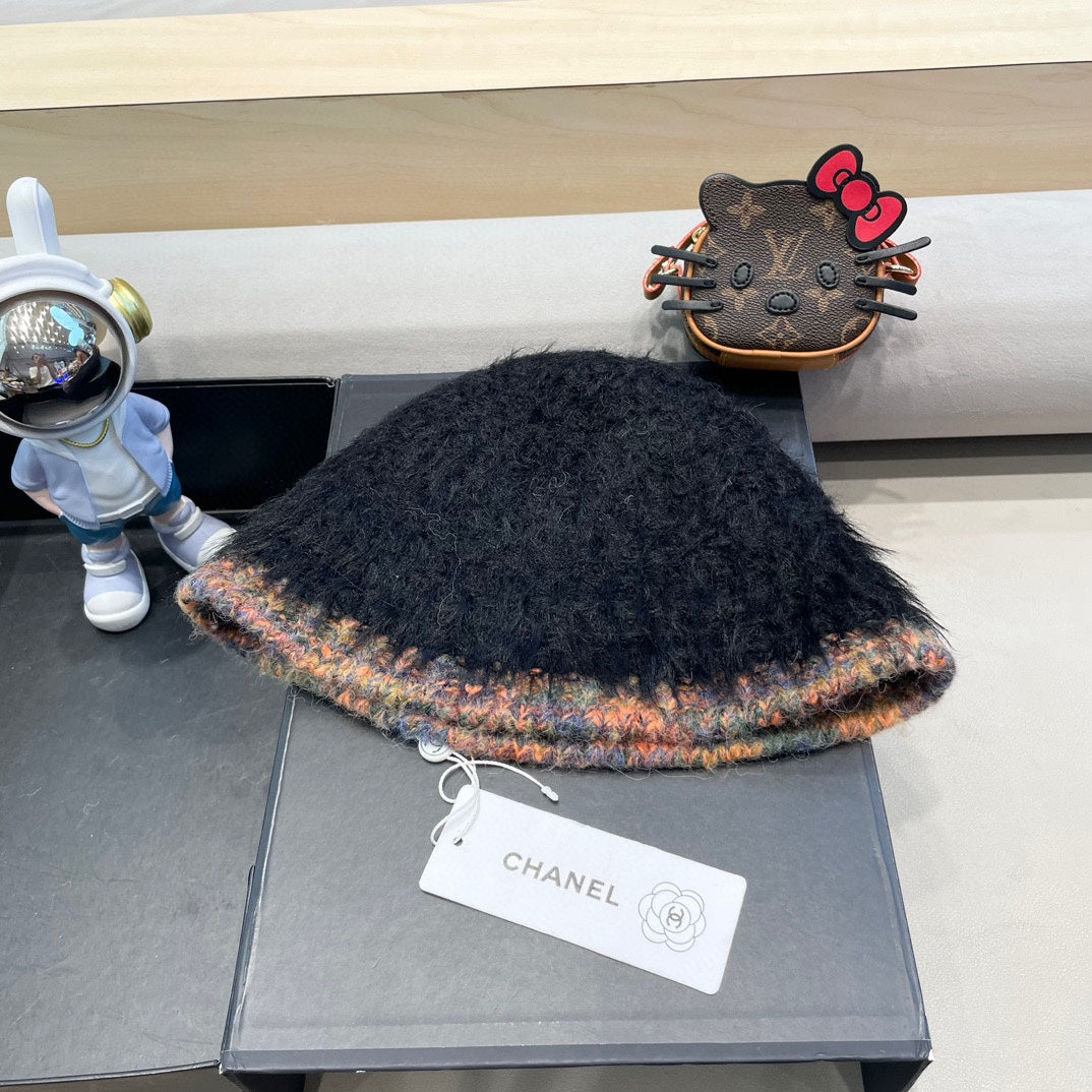 SOMBRERO DE PESCADOR EN PIEL DE CORDERO NEGRA 419466