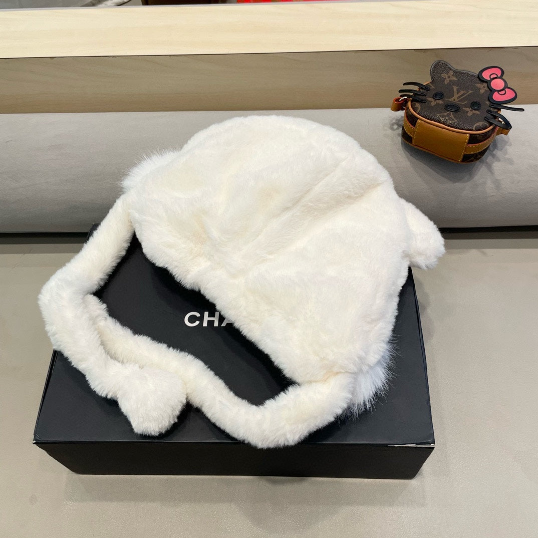 BONNET EN FOURRURE D'AGNEAU BLANC 426240