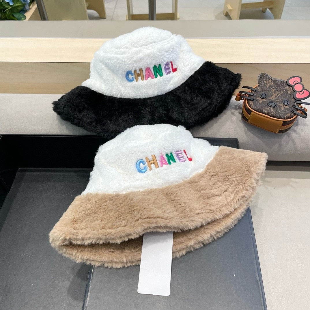 CHAPEAU BOB EN FOURRURE D'AGNEAU BLANC MÉLANGÉ BEIGE CAMEL 430219
