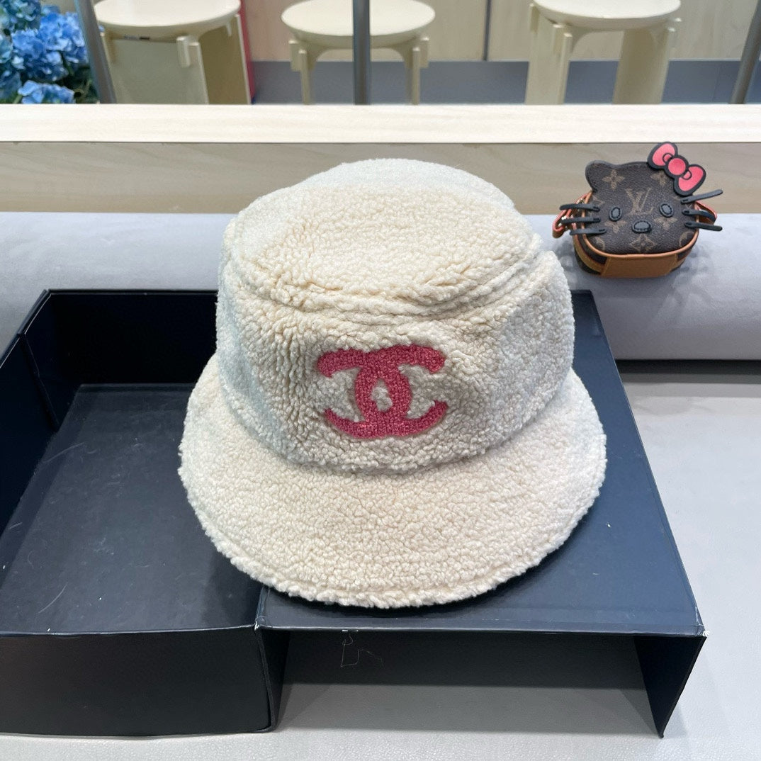 SOMBRERO DE PESCADOR EN LANA DE CORDERO BEIGE 430249