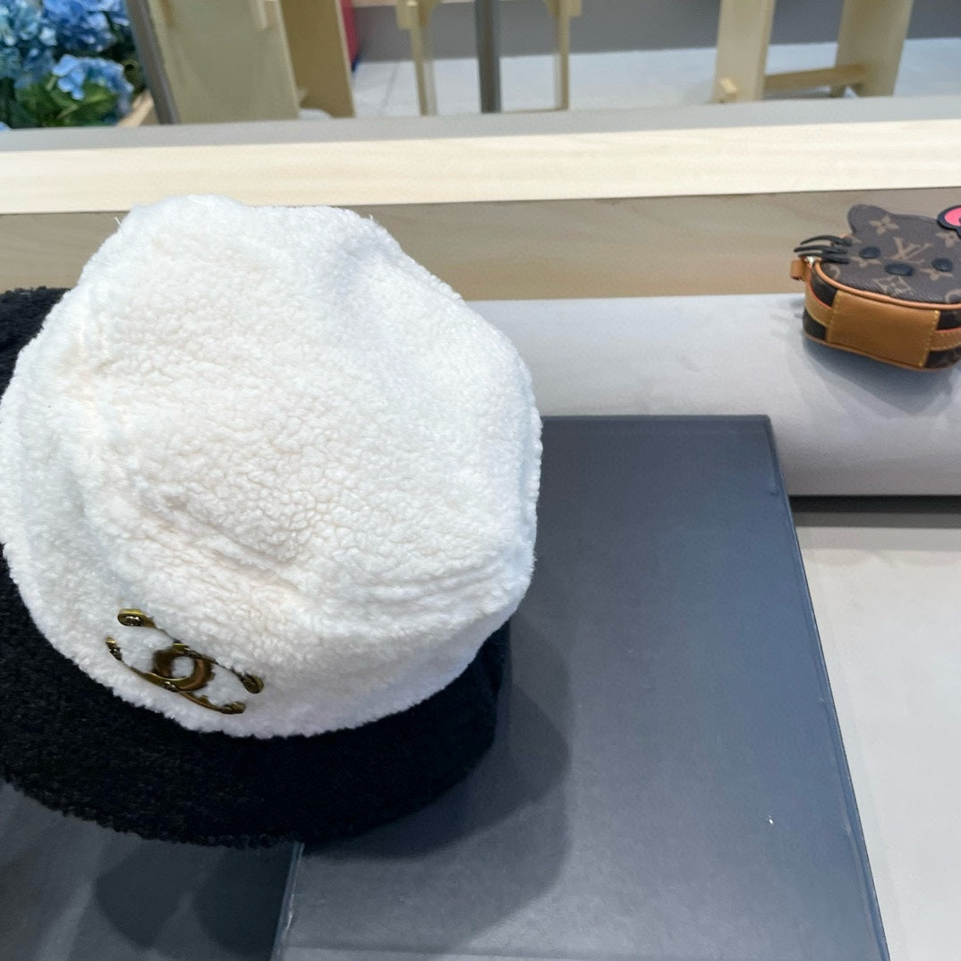 SOMBRERO DE PESCA EN MEZCLA NEGRA Y LANA DE CORDERO BLANCA 431621