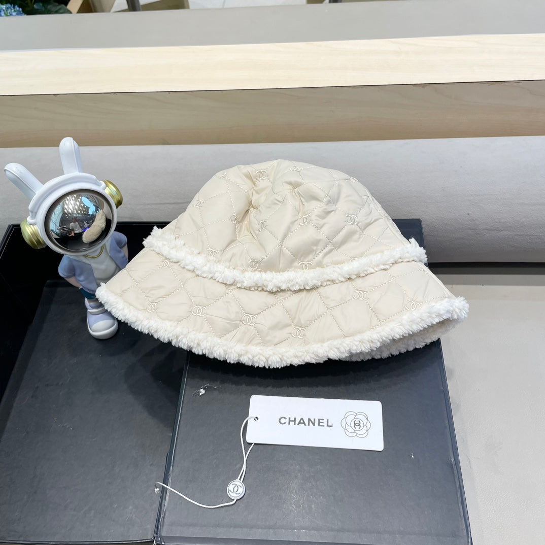 SOMBRERO DE PESCADOR EN LANA DE CORDERO BLANCA Y ALGODÓN GRUESO 431685