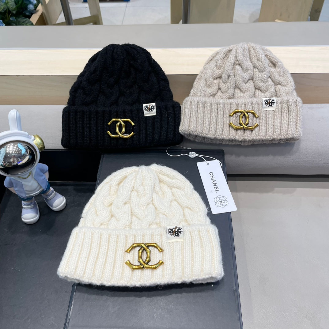 BONNET EN LAINE BLANCHE 431705