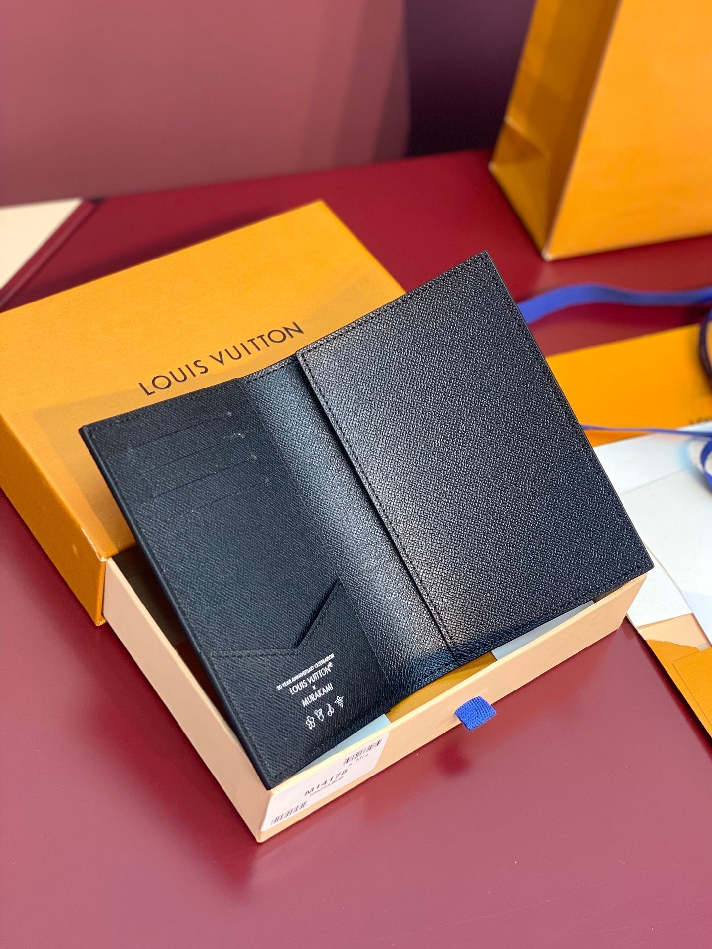 Étui pour passeport LV x TM en toile monogrammée noire et multicolore