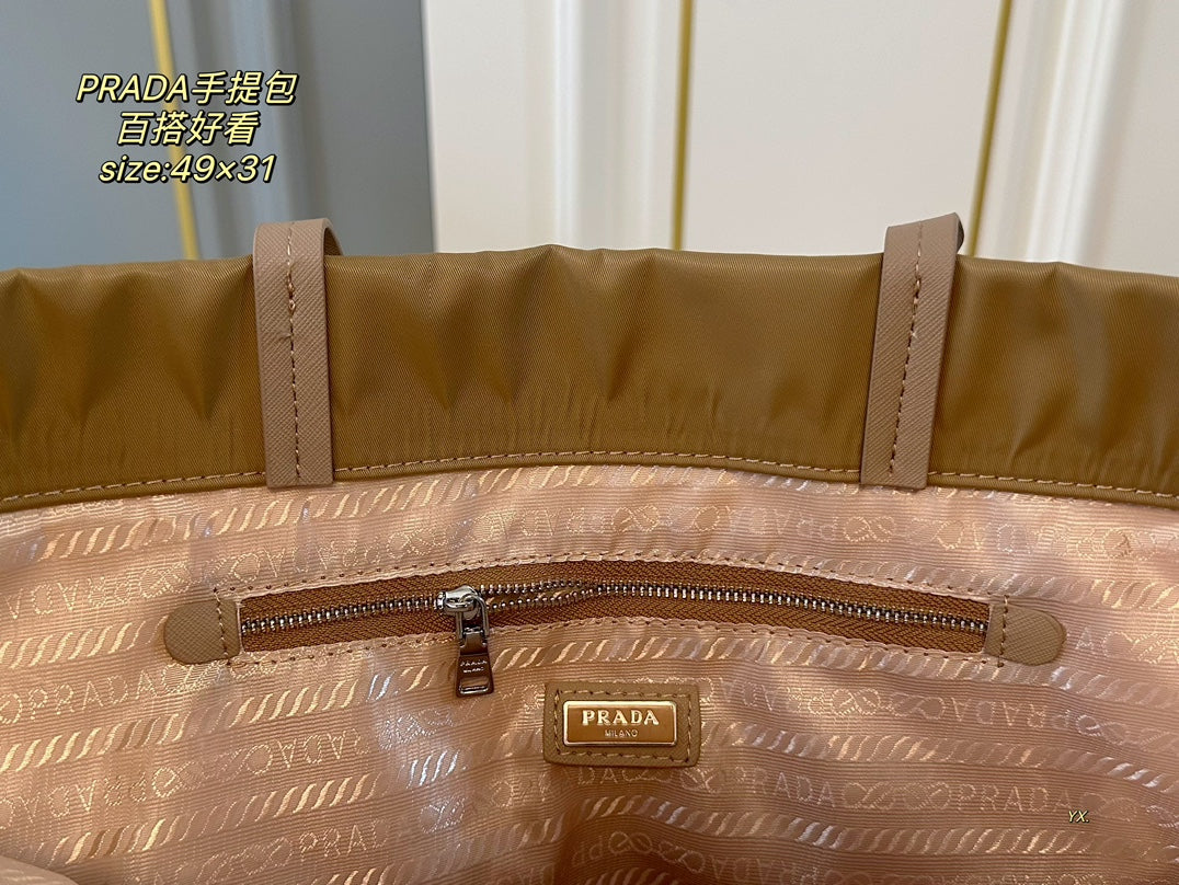 SAC CABAS PRA 49 EN RE-NYLON MARRON CAMEL