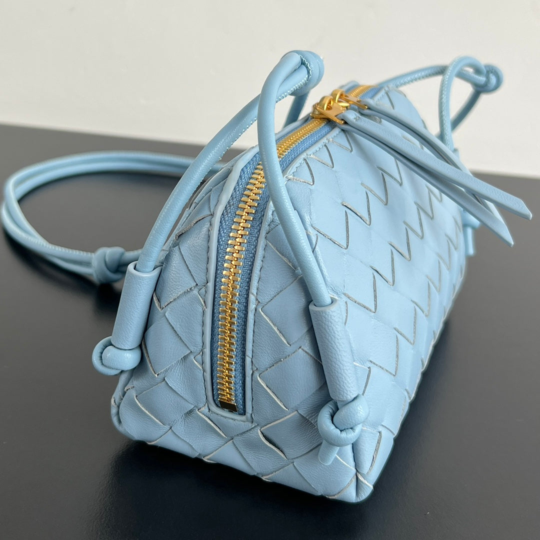 Bolsa de concierto BV de 18,5 cm de piel de cordero azul nube