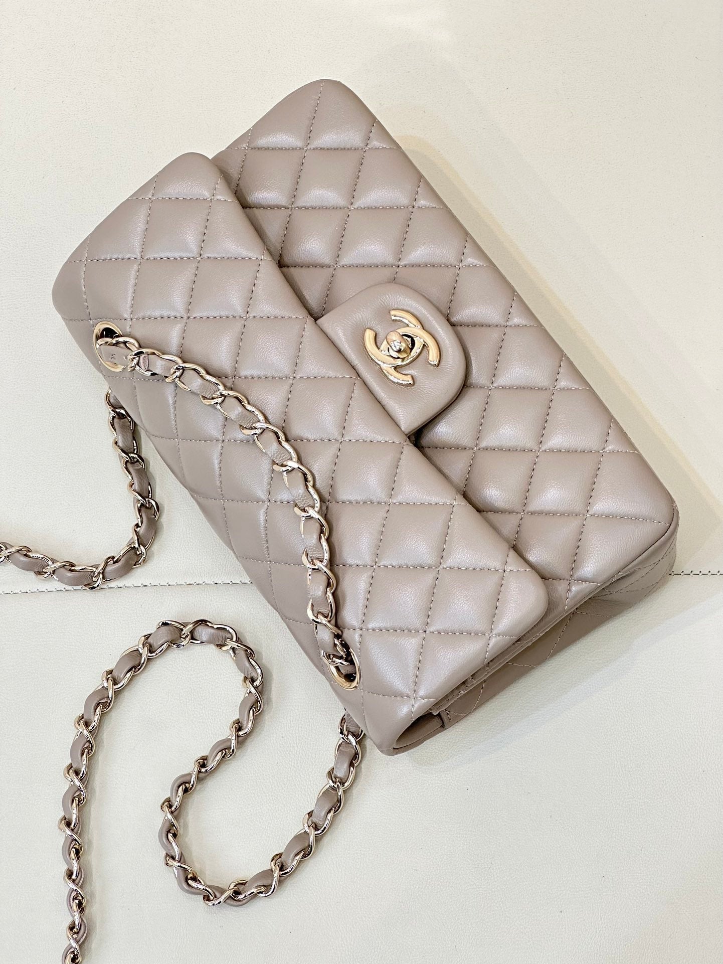 RABAT CLASSIQUE 23CM CUIR D'AGNEAU BEIGE QUINCAILLERIE OR CLAIR
