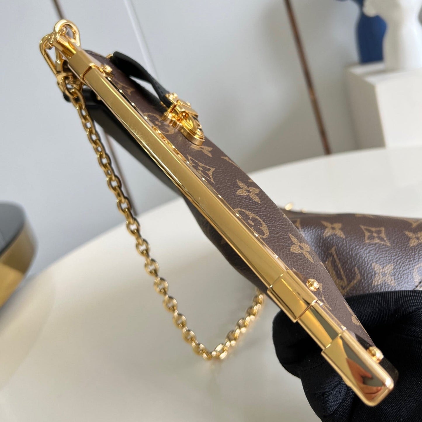 BAÚL DE LA SUERTE 38 EN LONA MONOGRAMA MARRÓN CON HERRAJES DORADOS