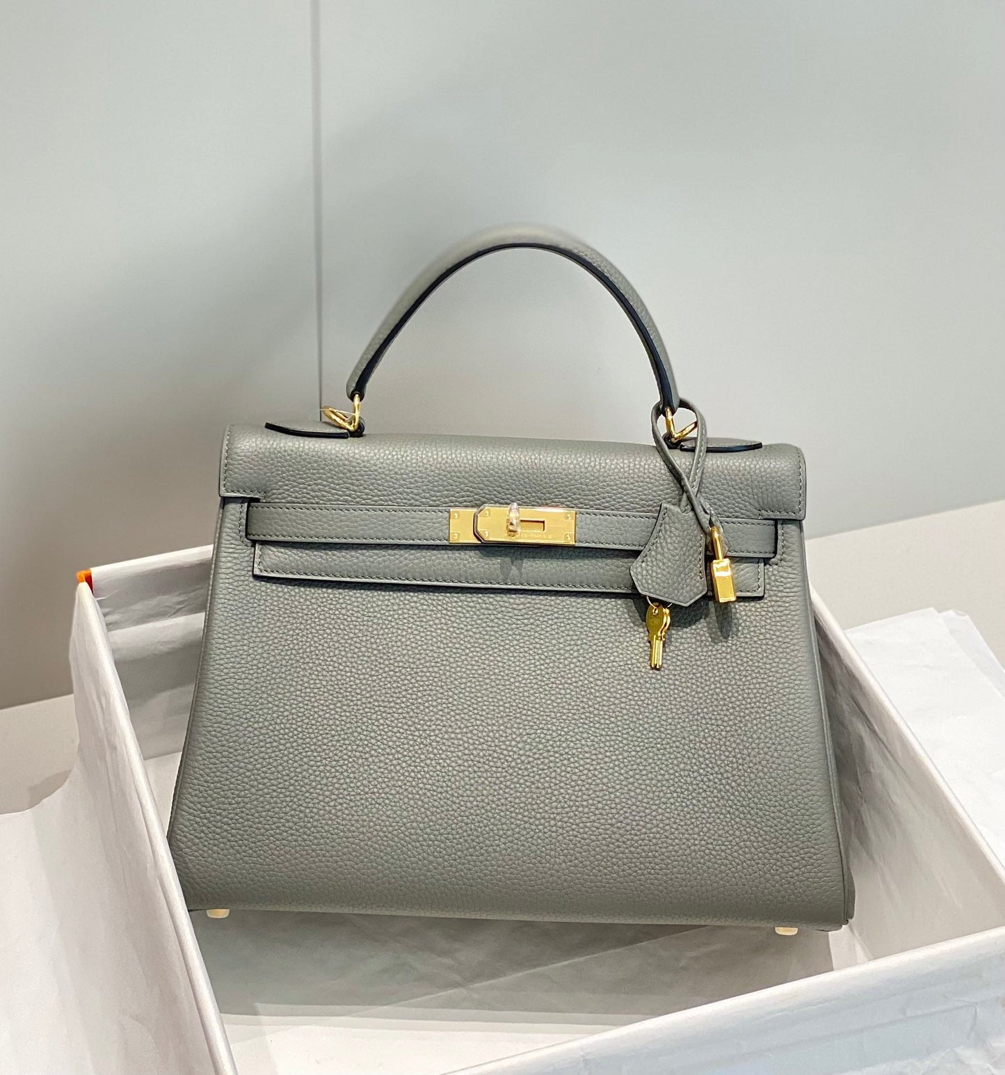 hm kelly 32 cm cuir togo gris accessoires dorés