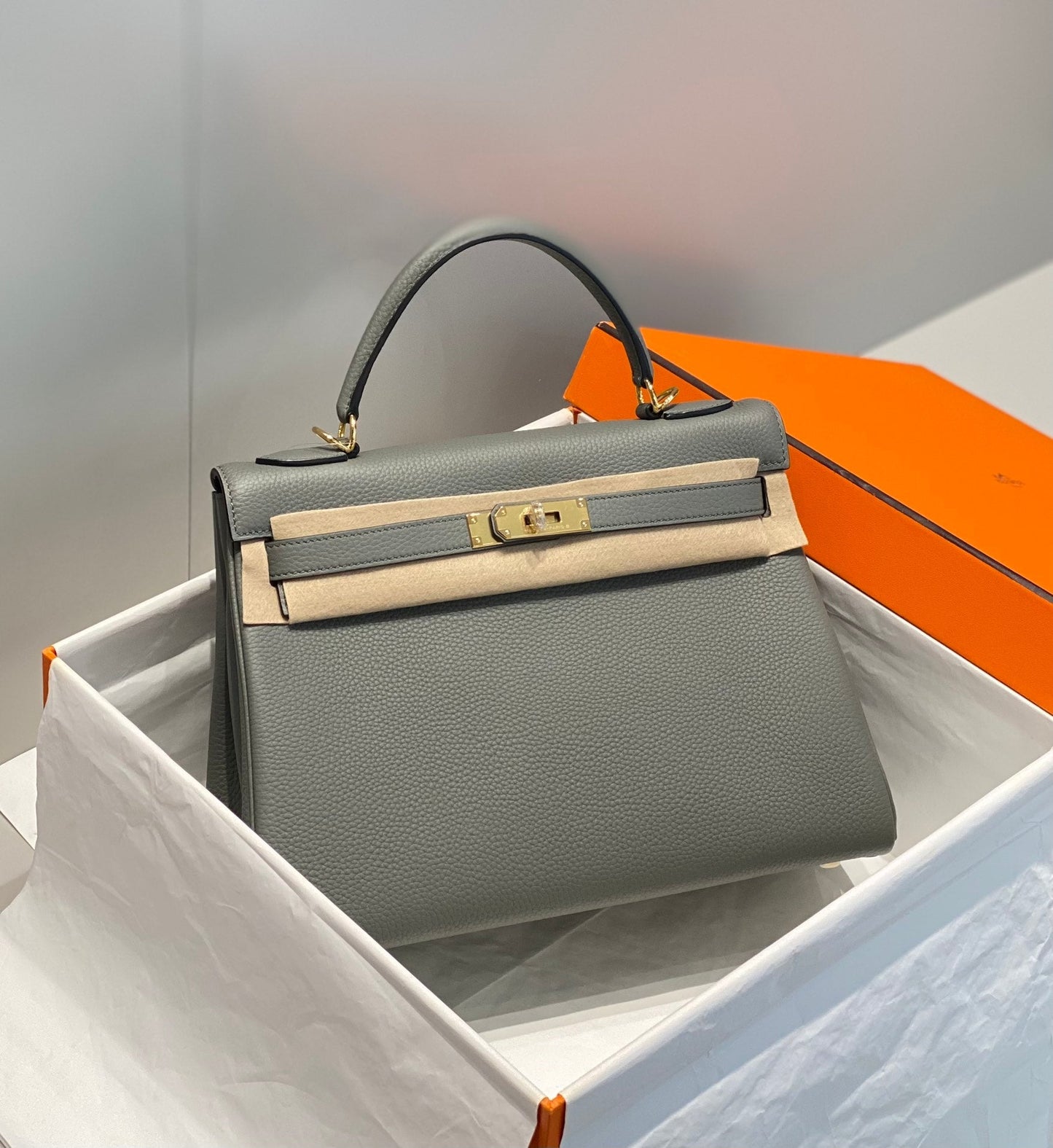 hm kelly 32 cm cuir togo gris accessoires dorés