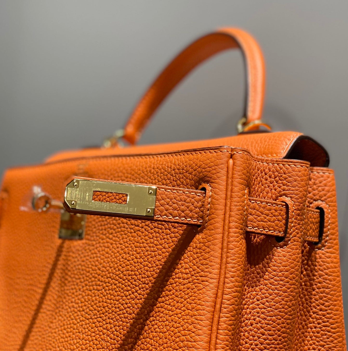 HM KELLY 28 CM NARANJA TOGO HARDWARE DORADO