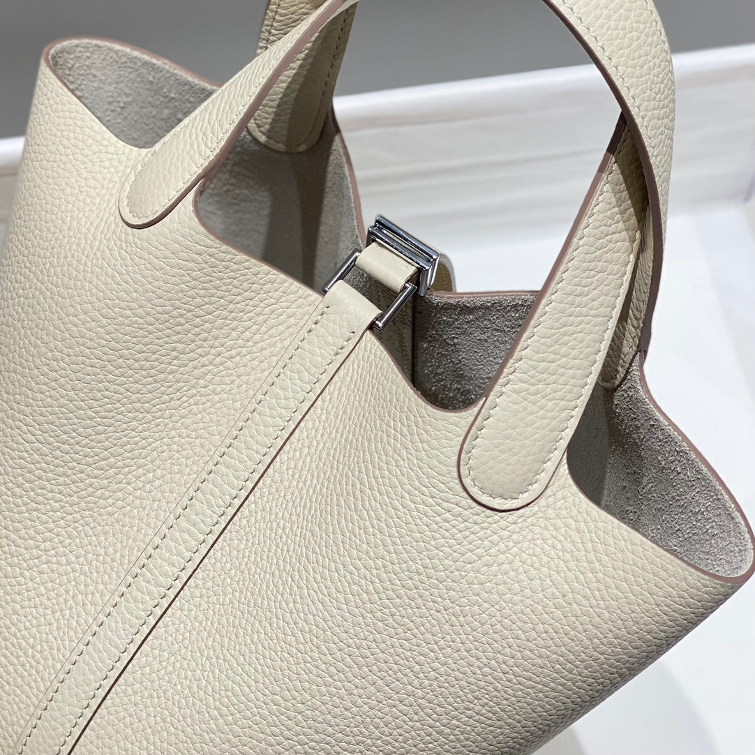 serrure à picotin en cuir Togo ivoire et quincaillerie argentée