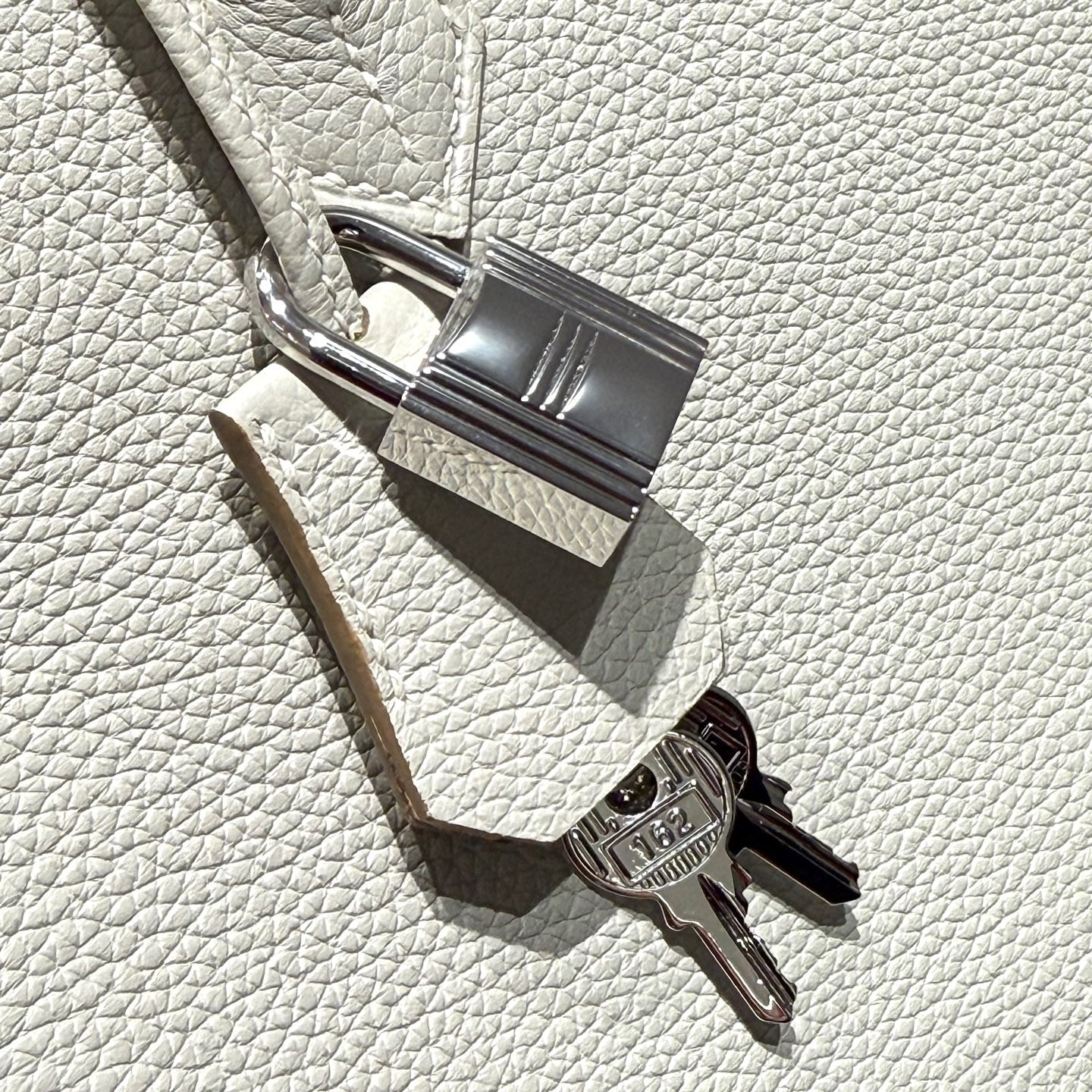 HM BIRKIN 25CM CUIR TOGO BLANC QUINCAILLERIE ARGENTÉE 237490