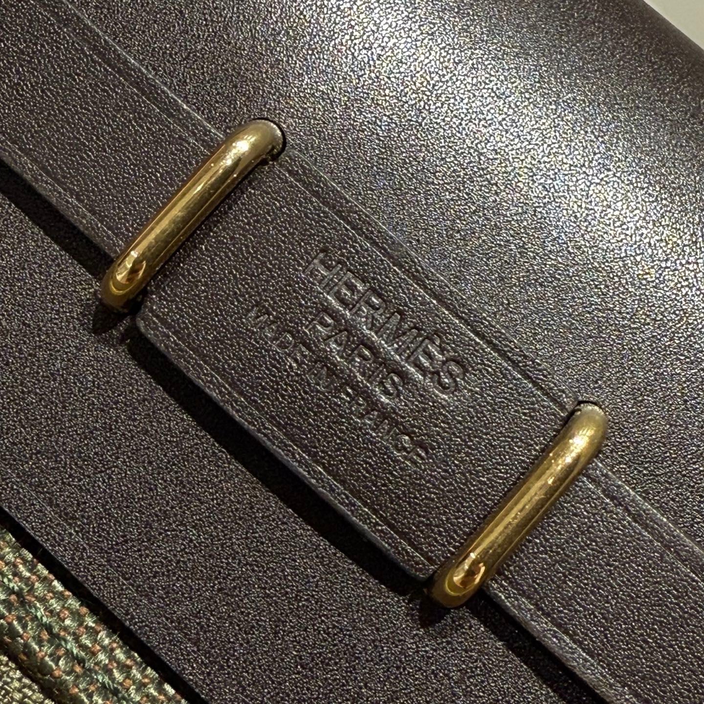 Mini sac à main HM Herbag, boucle dorée, 20 cm, toile vert armée et cuir de vache Hunter 243360