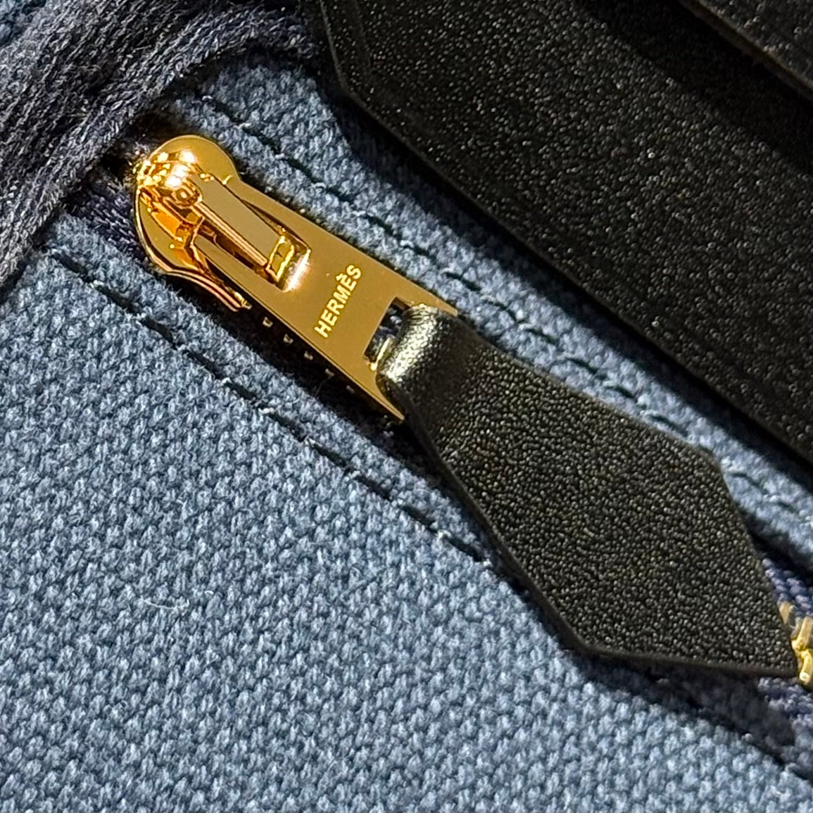 Sac HM Mini Herbag Boucle Dorée 20 cm Toile Bleu Marine et Cuir de Vache Hunter 243255