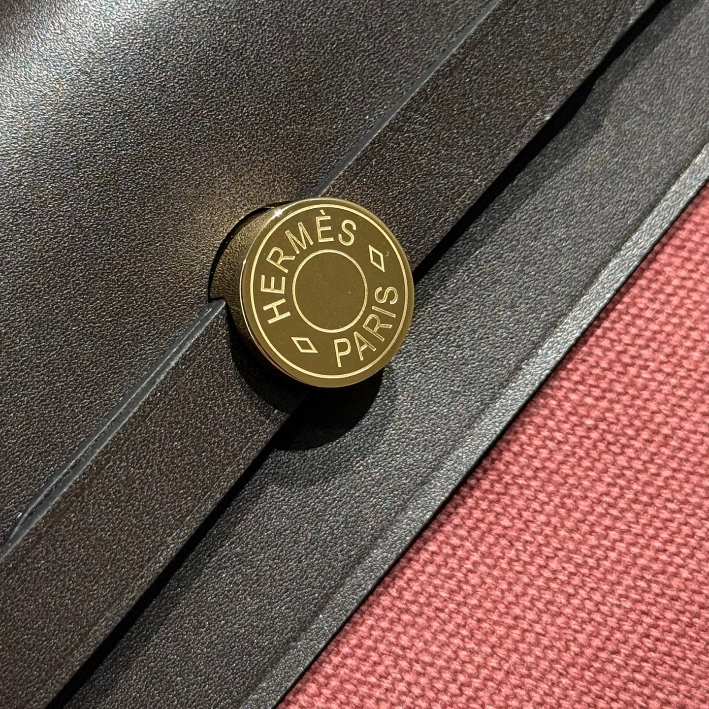 Mini sac Herbag HM, boucle dorée, 20 cm, toile bordeaux et cuir de vache Hunter 243365