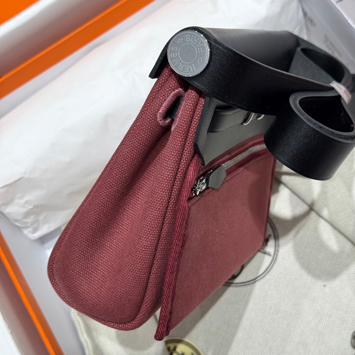 Bolso HM Mini Herbag con hebilla plateada de 20 cm, lona burdeos y piel de vacuno Hunter 243370