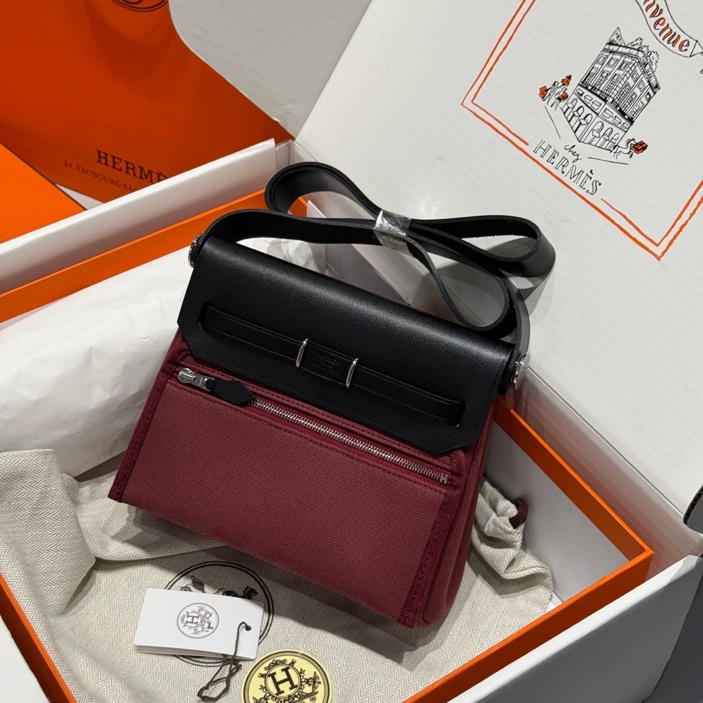 Bolso HM Mini Herbag con hebilla plateada de 20 cm, lona burdeos y piel de vacuno Hunter 243370