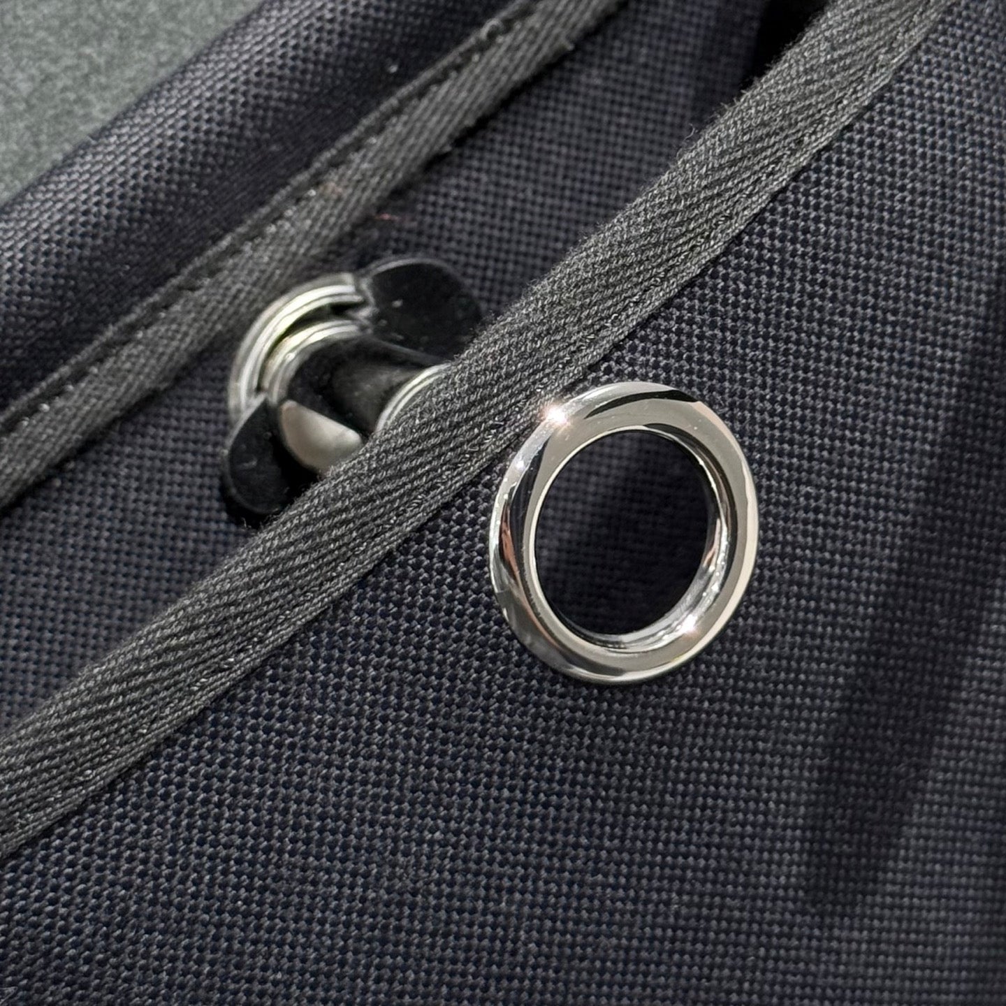 Mini sac Herbag HM, boucle dorée, 20 cm, toile noire et cuir de vache Hunter 243211