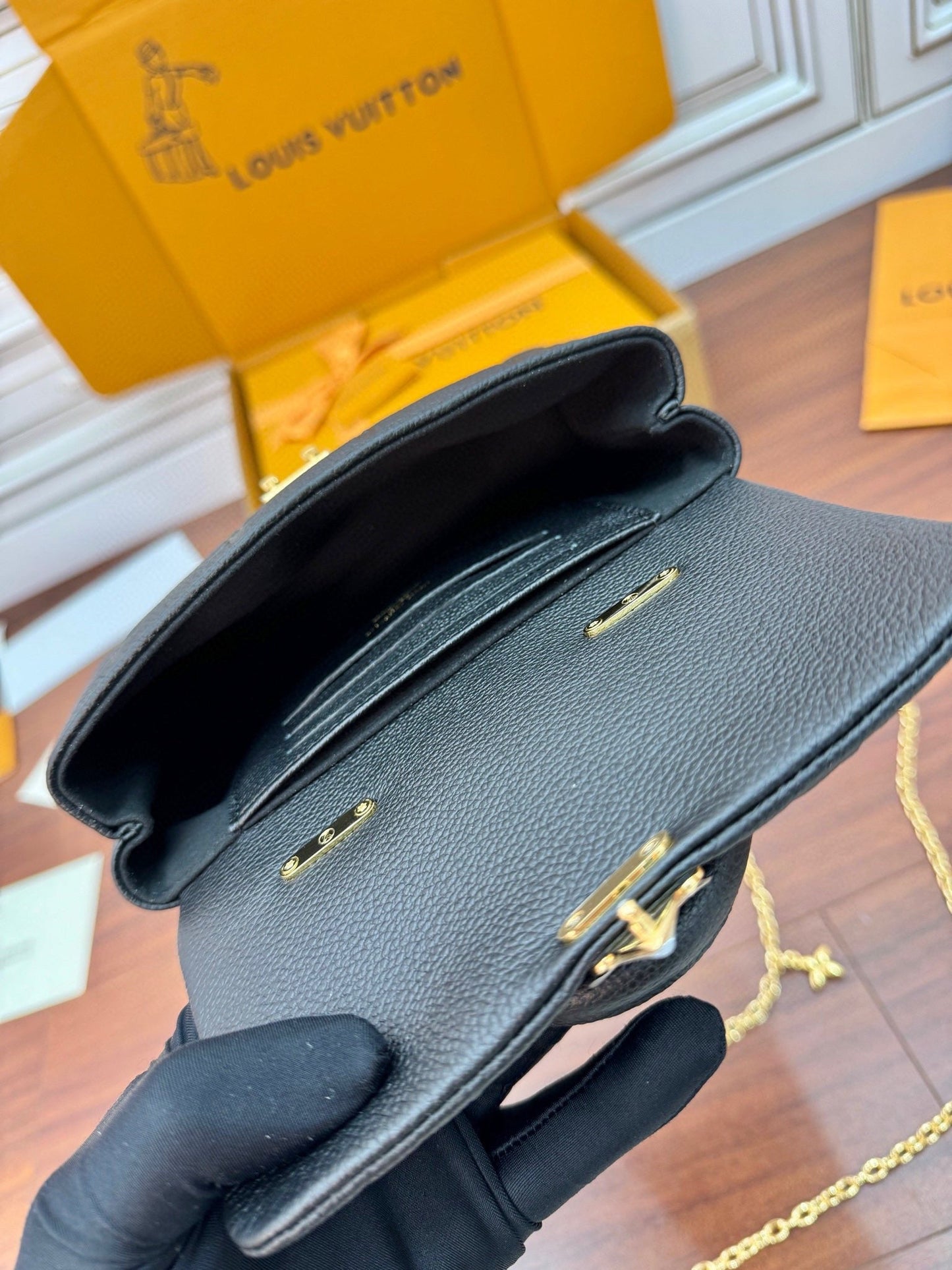 Nano Madeleine 21 cm Piel de vacuno granulada negra