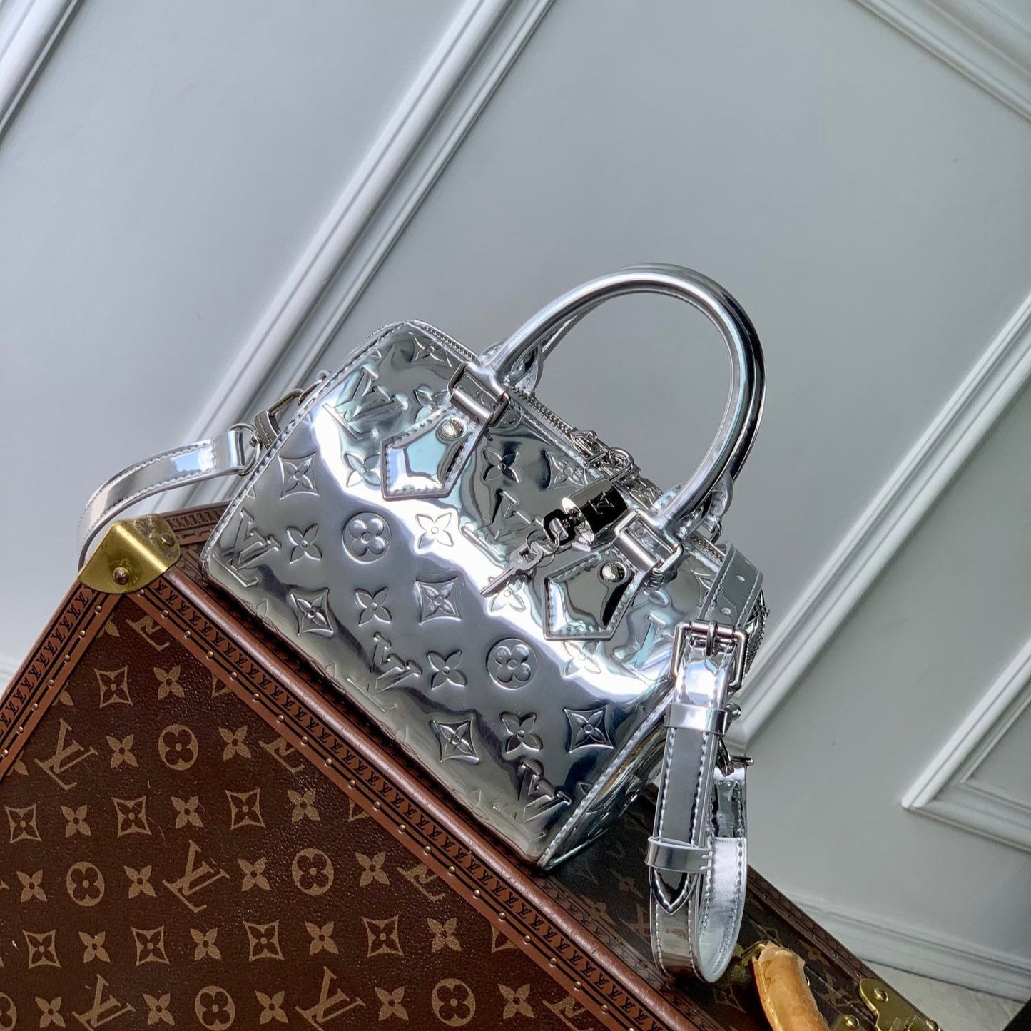 SPEEDY BANDOULI¨¨RE 20 IN SILVER MONOGRAM EMBOSSED CALFSKIN