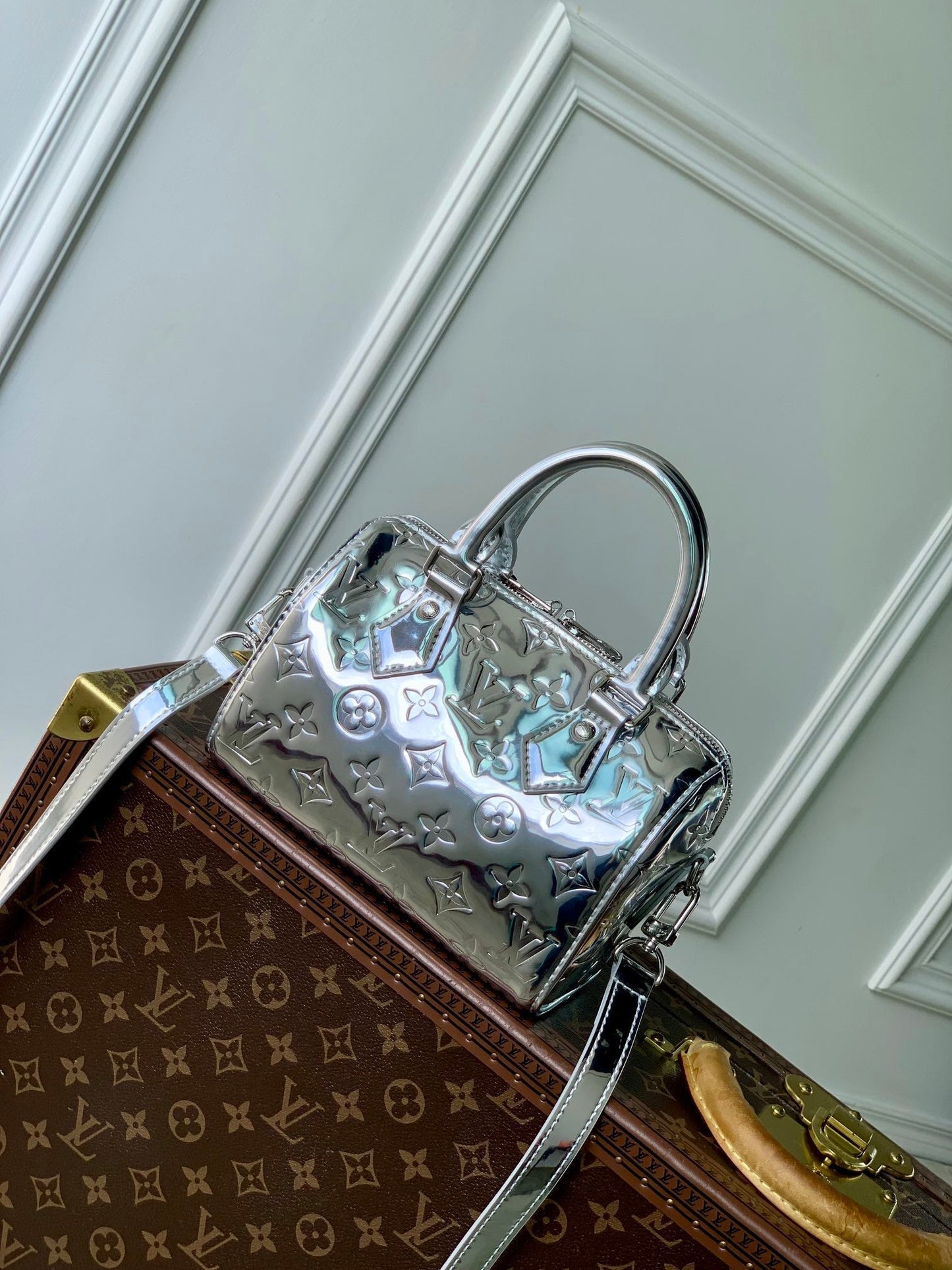 SPEEDY BANDOULI¨¨RE 20 IN SILVER MONOGRAM EMBOSSED CALFSKIN