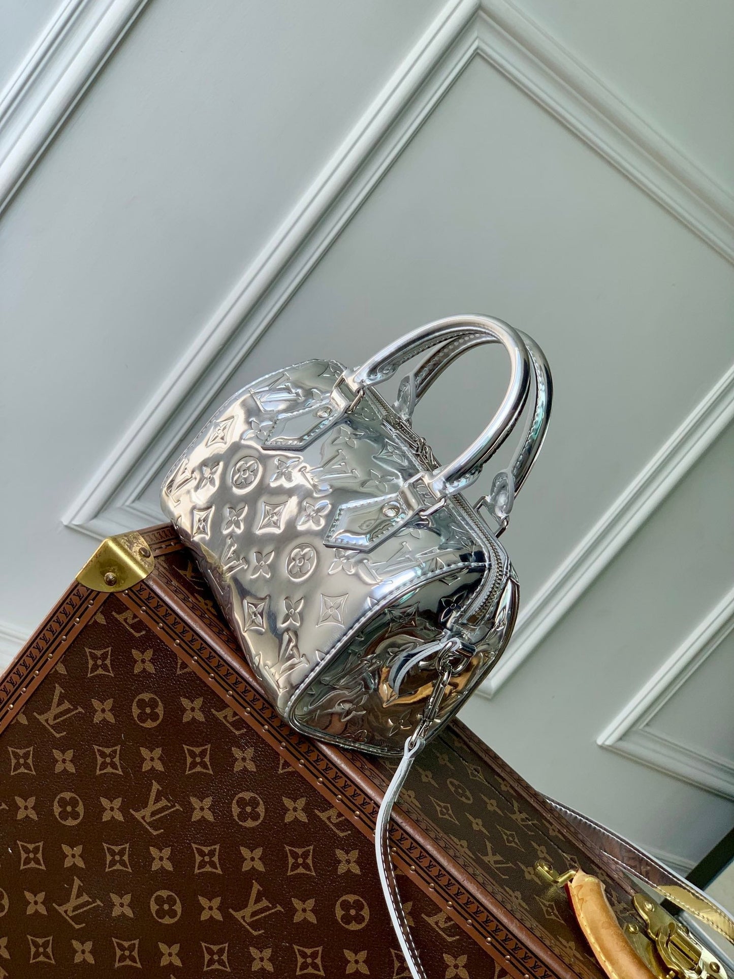 SPEEDY BANDOULI¨¨RE 20 IN SILVER MONOGRAM EMBOSSED CALFSKIN