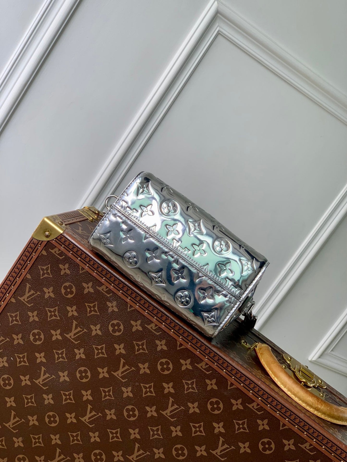 SPEEDY BANDOULI¨¨RE 20 IN SILVER MONOGRAM EMBOSSED CALFSKIN