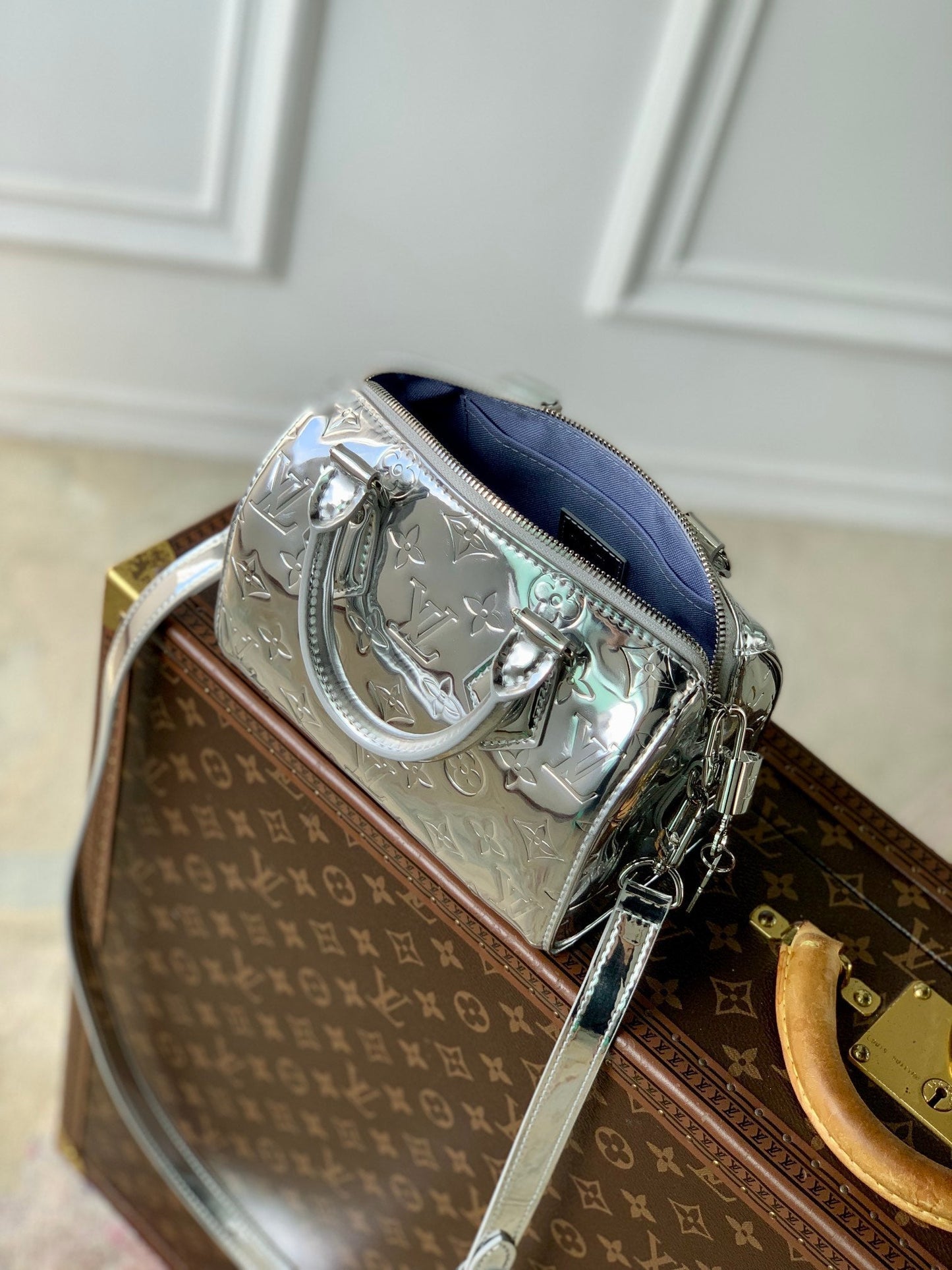 SPEEDY BANDOULI¨¨RE 20 IN SILVER MONOGRAM EMBOSSED CALFSKIN