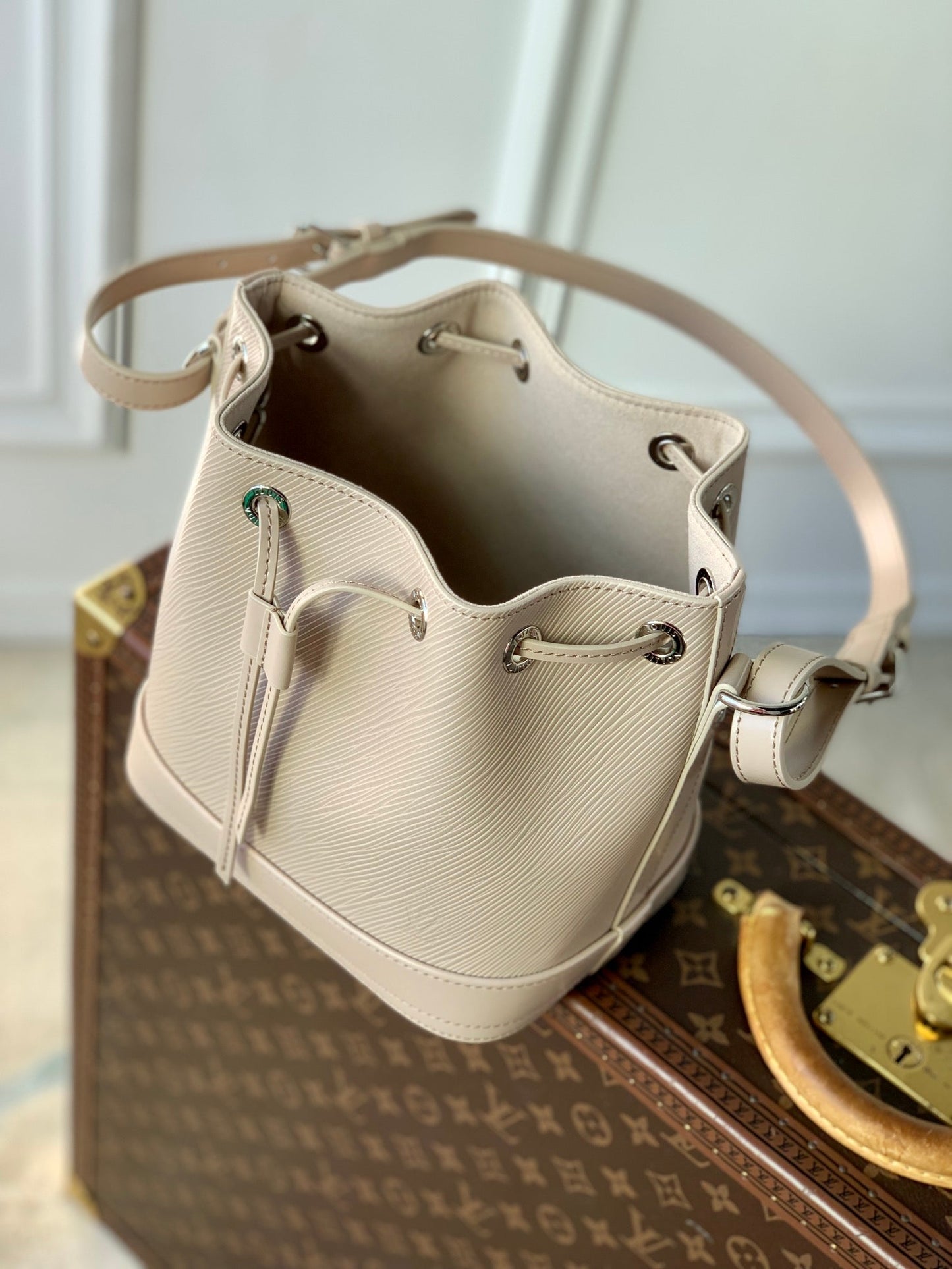 NO¨¦ BB 20 IN QUARTZ WHITE EPI LEATHER