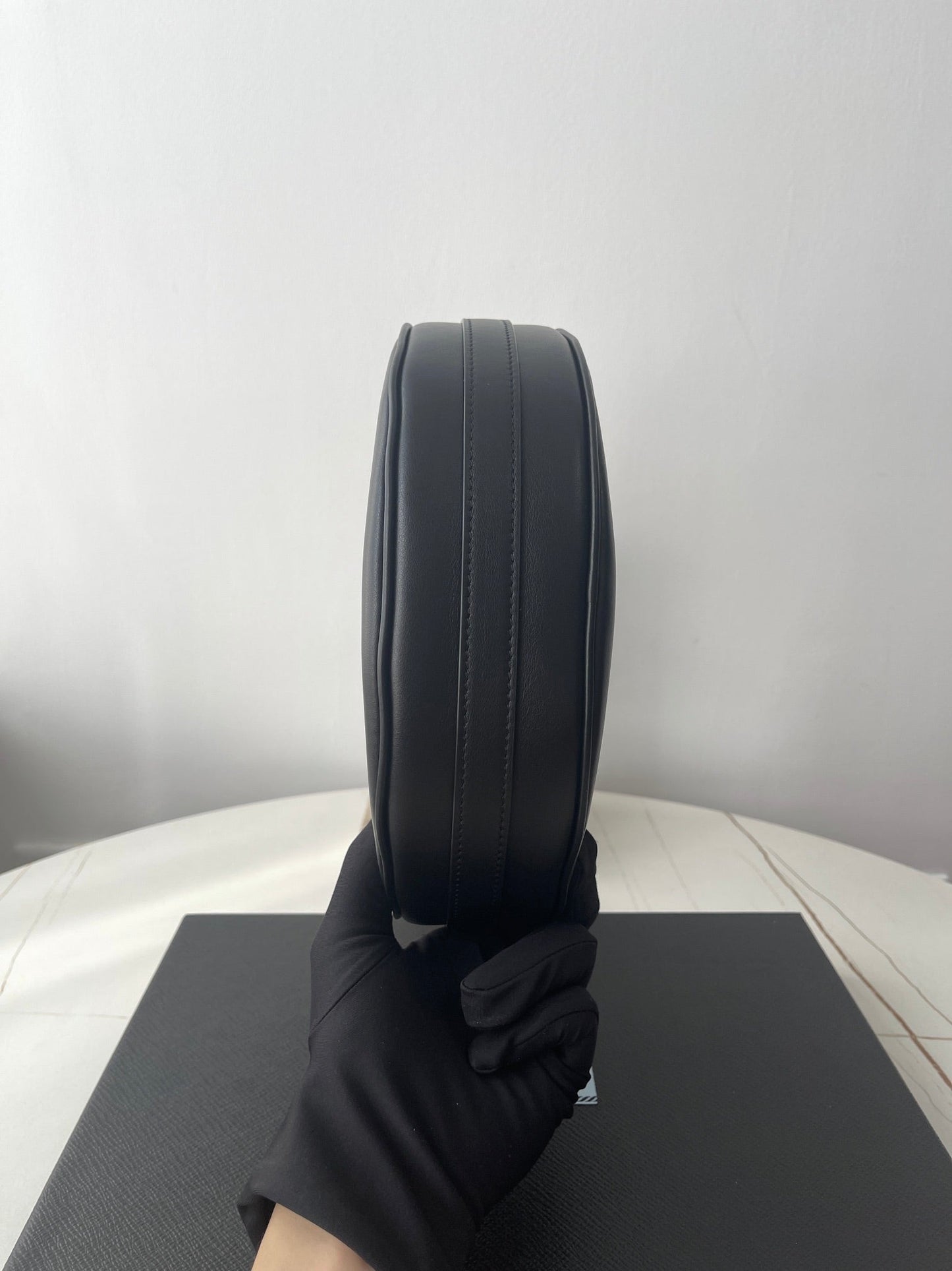 SAC À BANDOULIÈRE PRA ARQU¨¦ 22 EN CUIR NOIR