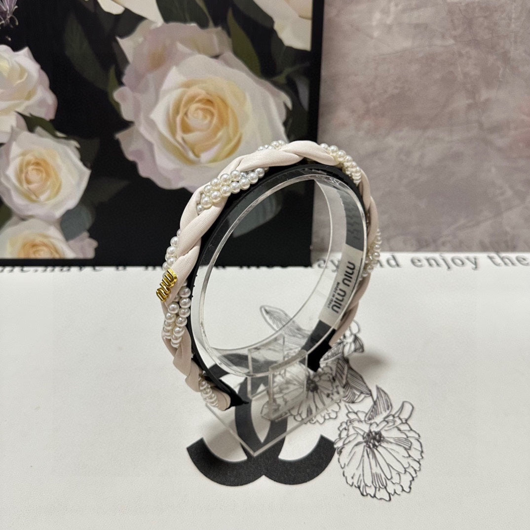 DIADEMA EN PIEL DE BECERRO BLANCA MIXTA CON CADENA DE PERLAS 347681