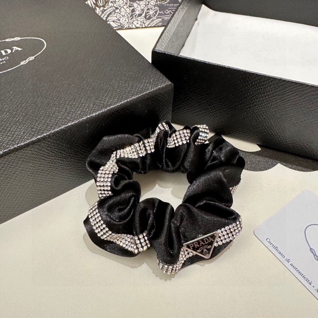 Coletero de terciopelo negro con cadena de cristal 369301