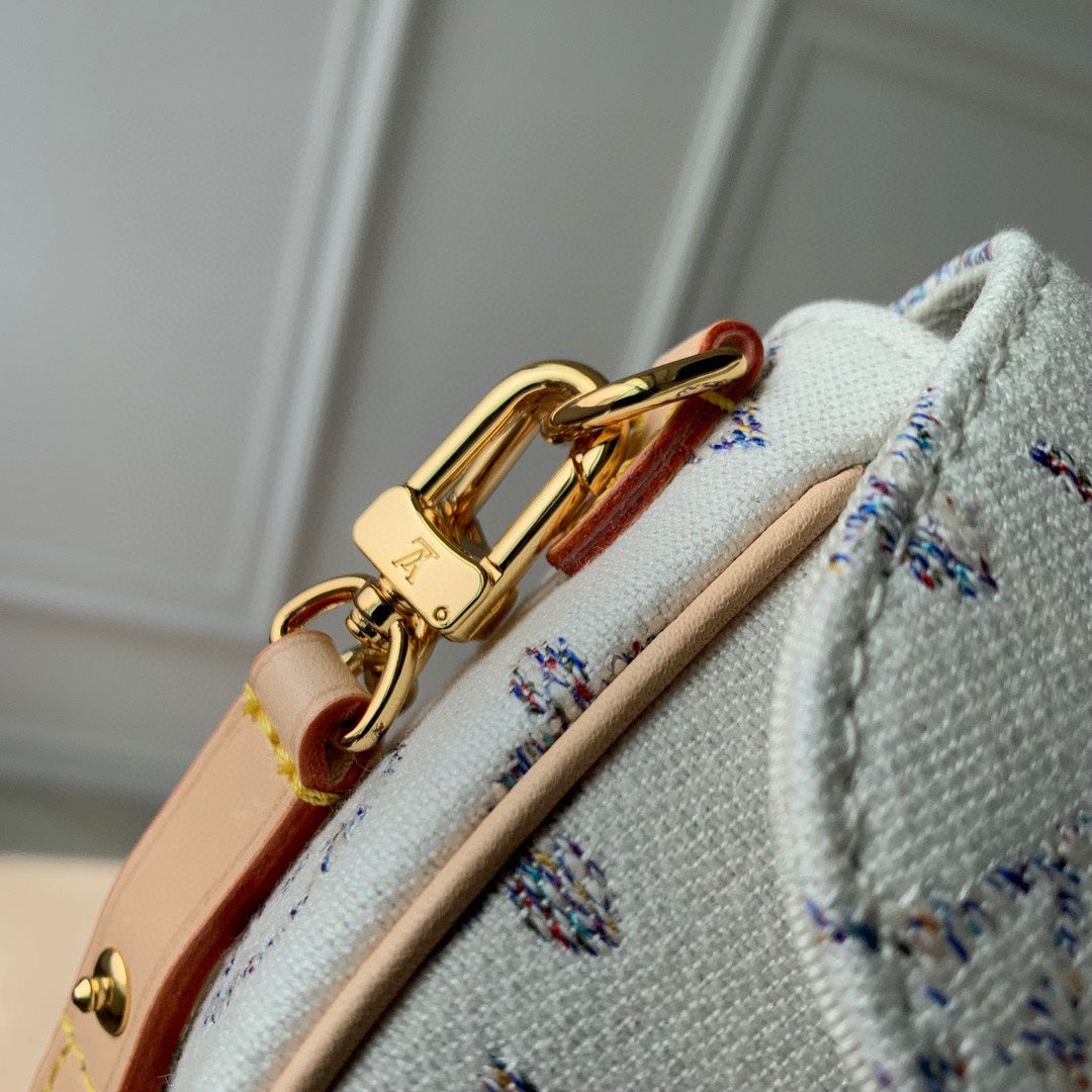 Cartera Lv con cadena Ivy 23.5 en tejido jacquard con monograma blanco