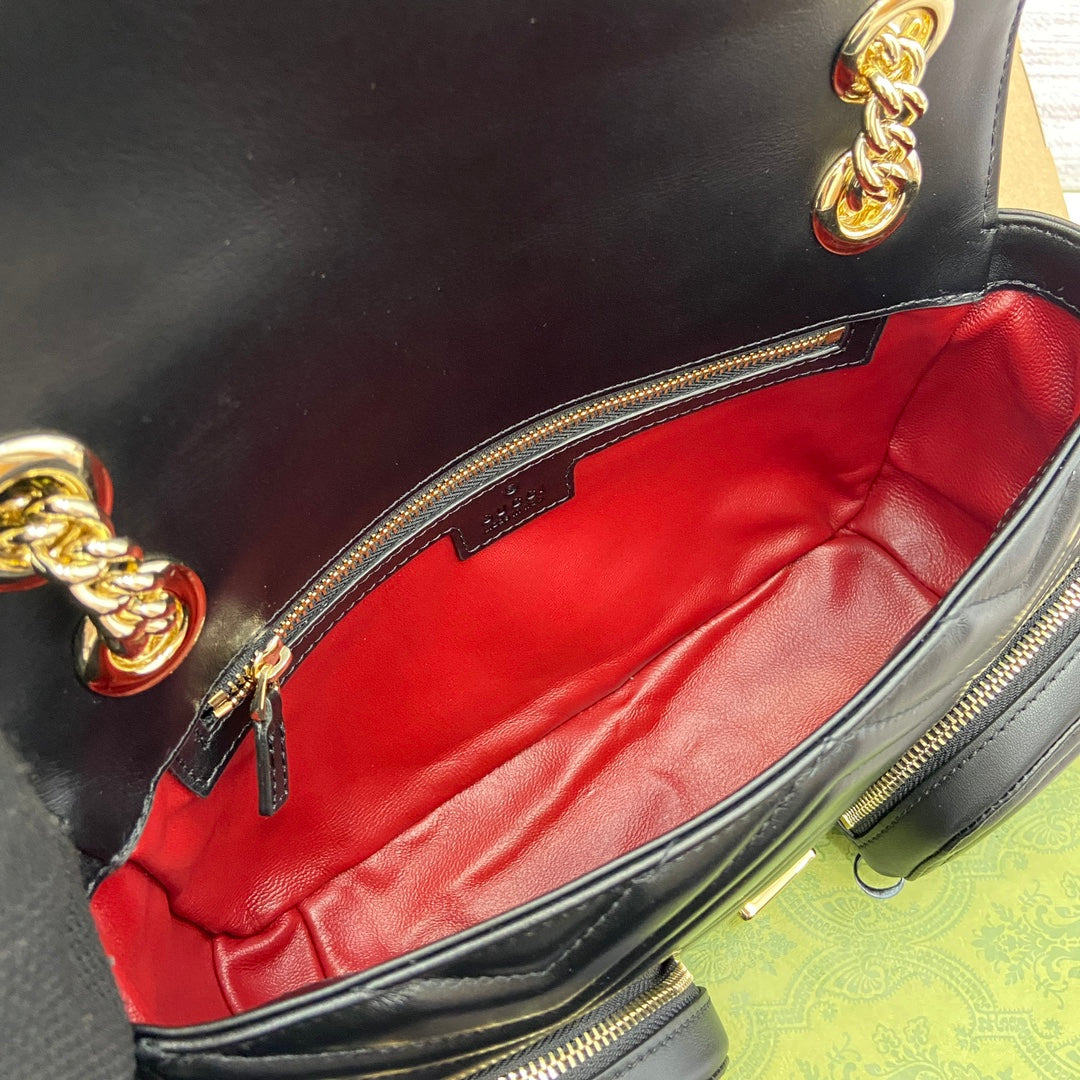 BOLSO PEQUEÑO MULTIBOLSILLOS MARMONT 25 EN PIEL DE BECERRO NEGRA CON HERRAJES DORADOS