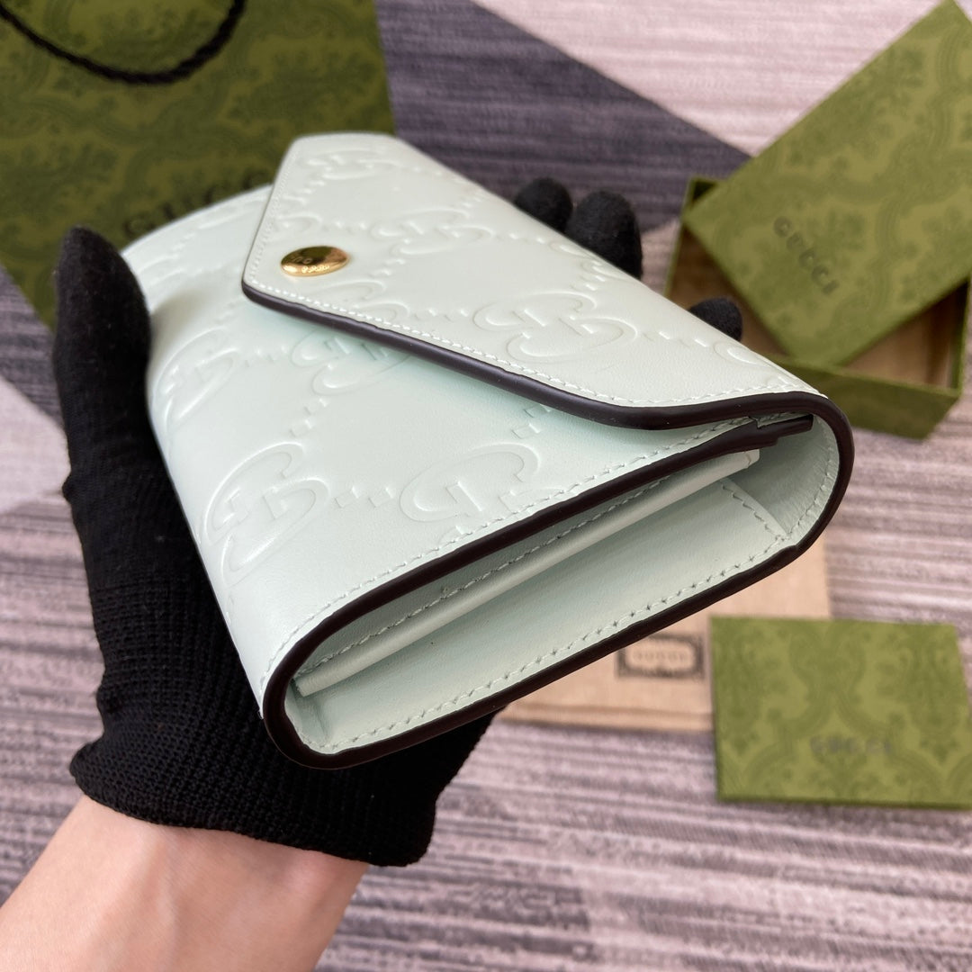 CARTERA CONTINENTAL 19 EN PIEL DE BECERRO REVESTIDA VERDE MENTA CON HERRAJES DORADOS