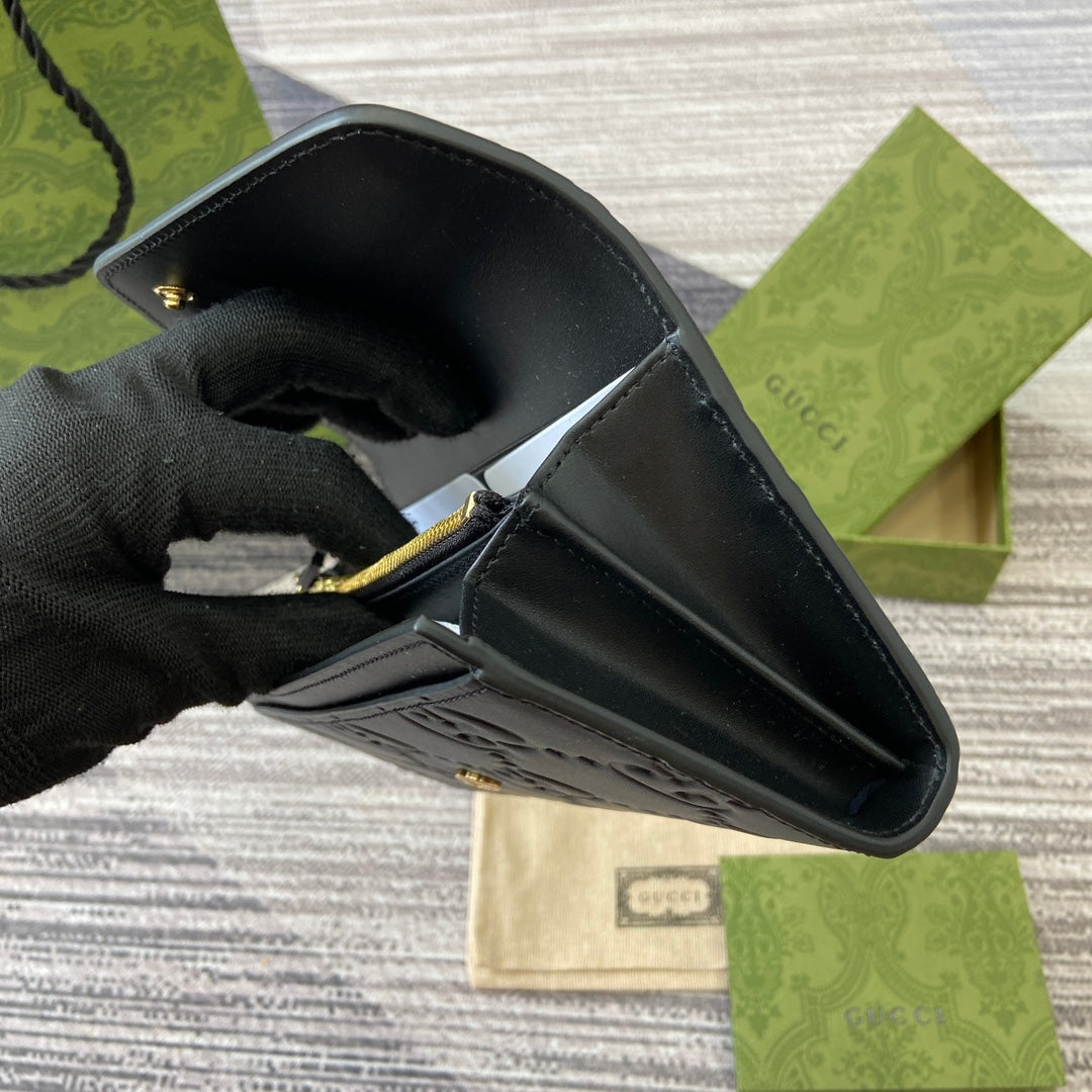 CARTERA CONTINENTAL 19 EN PIEL DE BECERRO REVESTIDA NEGRA CON HERRAJES DORADOS