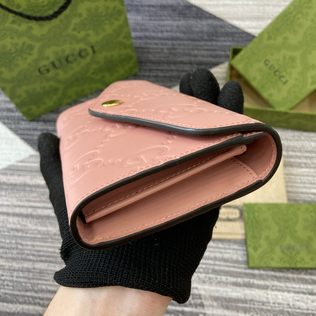 CARTERA CONTINENTAL 19 EN PIEL DE BECERRO REVESTIDA ROSA CON HERRAJES DORADOS